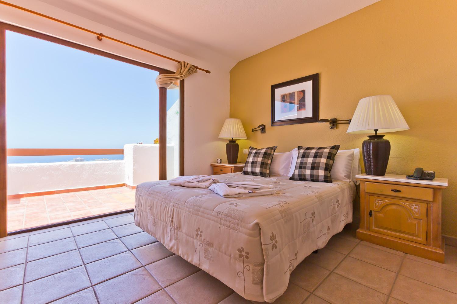Two-Bedroom Apartment with Sea View photo 2