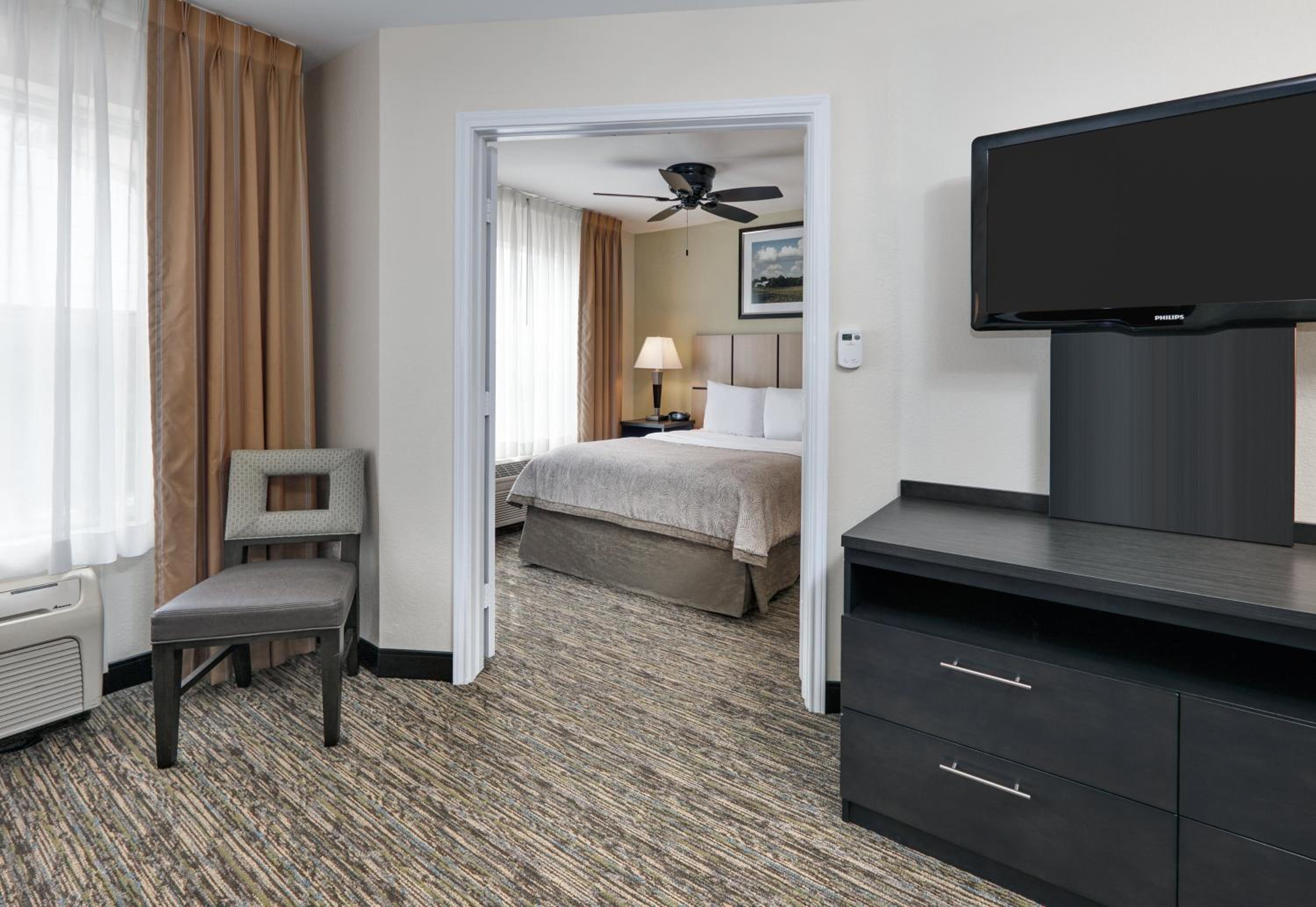 One-Bedroom Suite - Disability Access/Non-Smoking - Photo 3