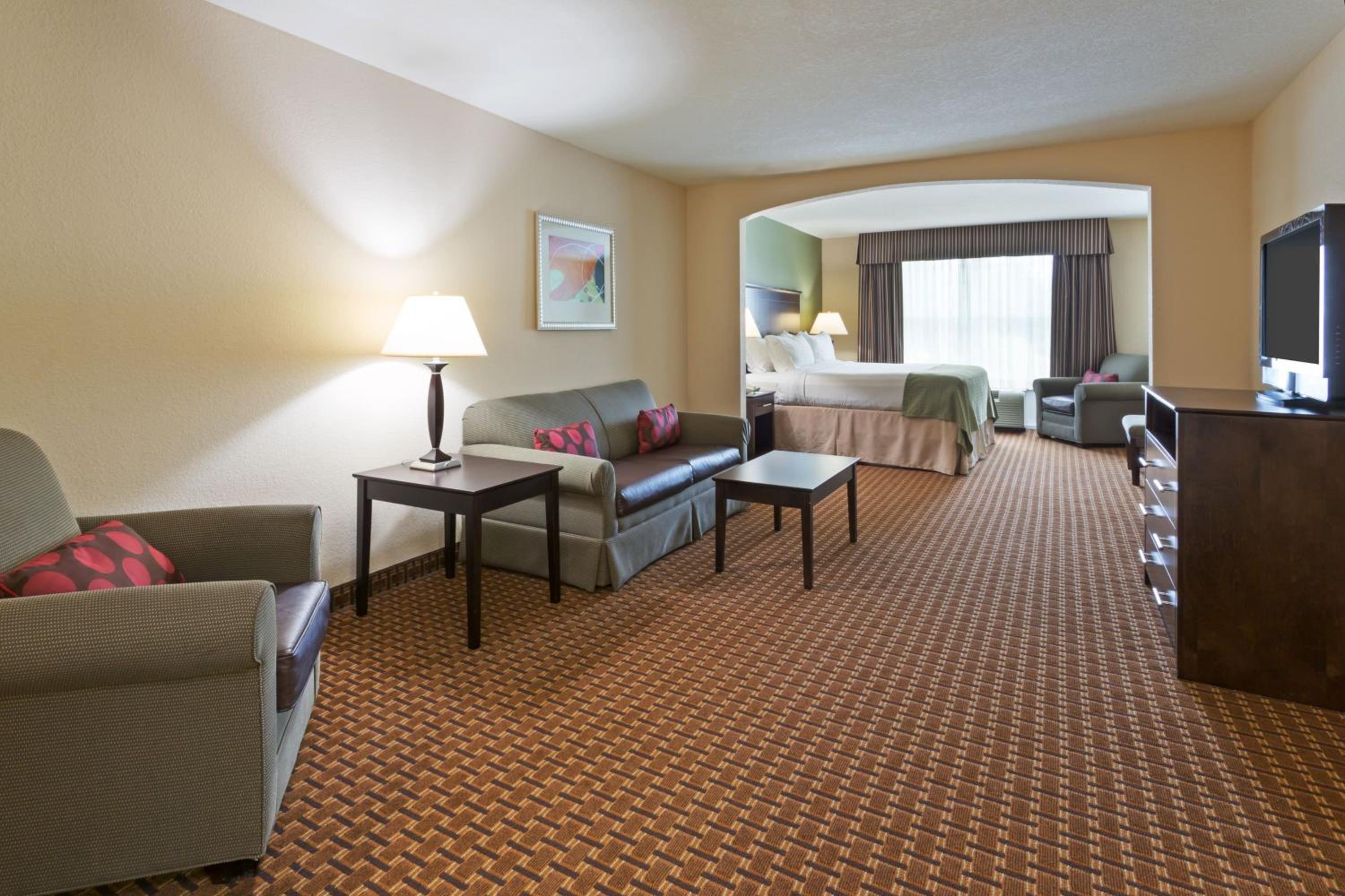 Two-Bedroom Suite - Photo 2