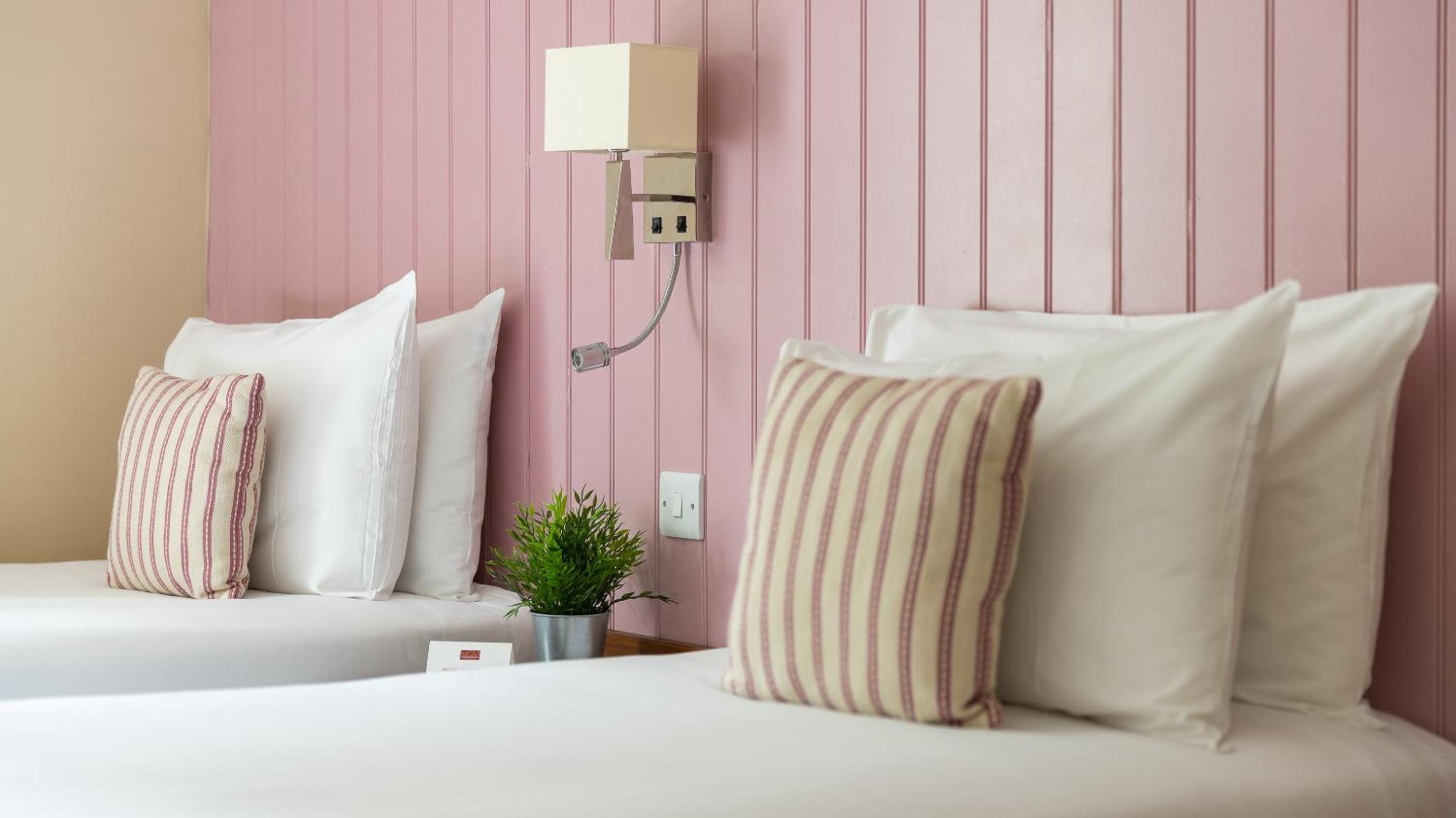 Superior Double or Twin Room - Photo 4