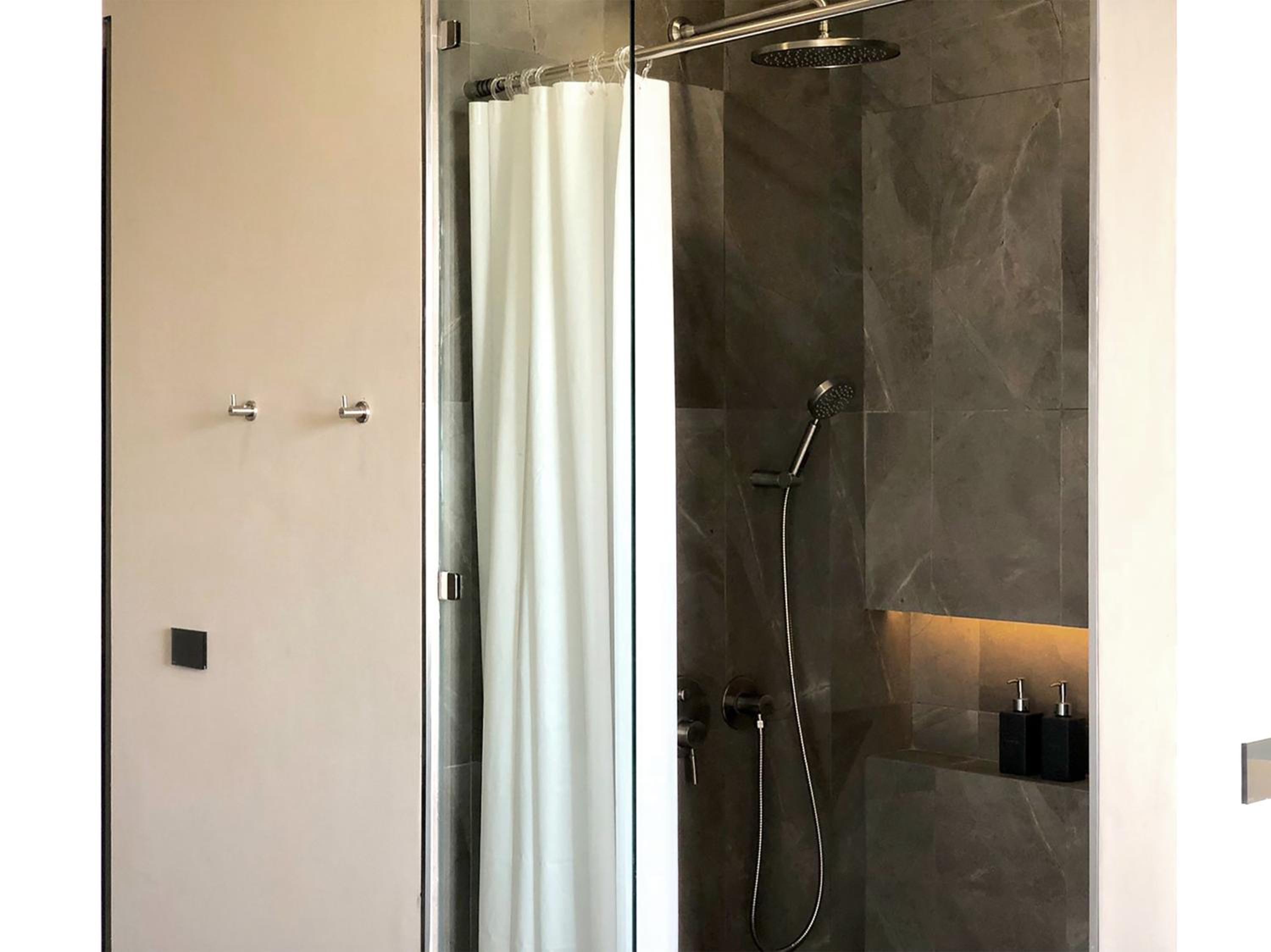 Deluxe Room - Photo 6