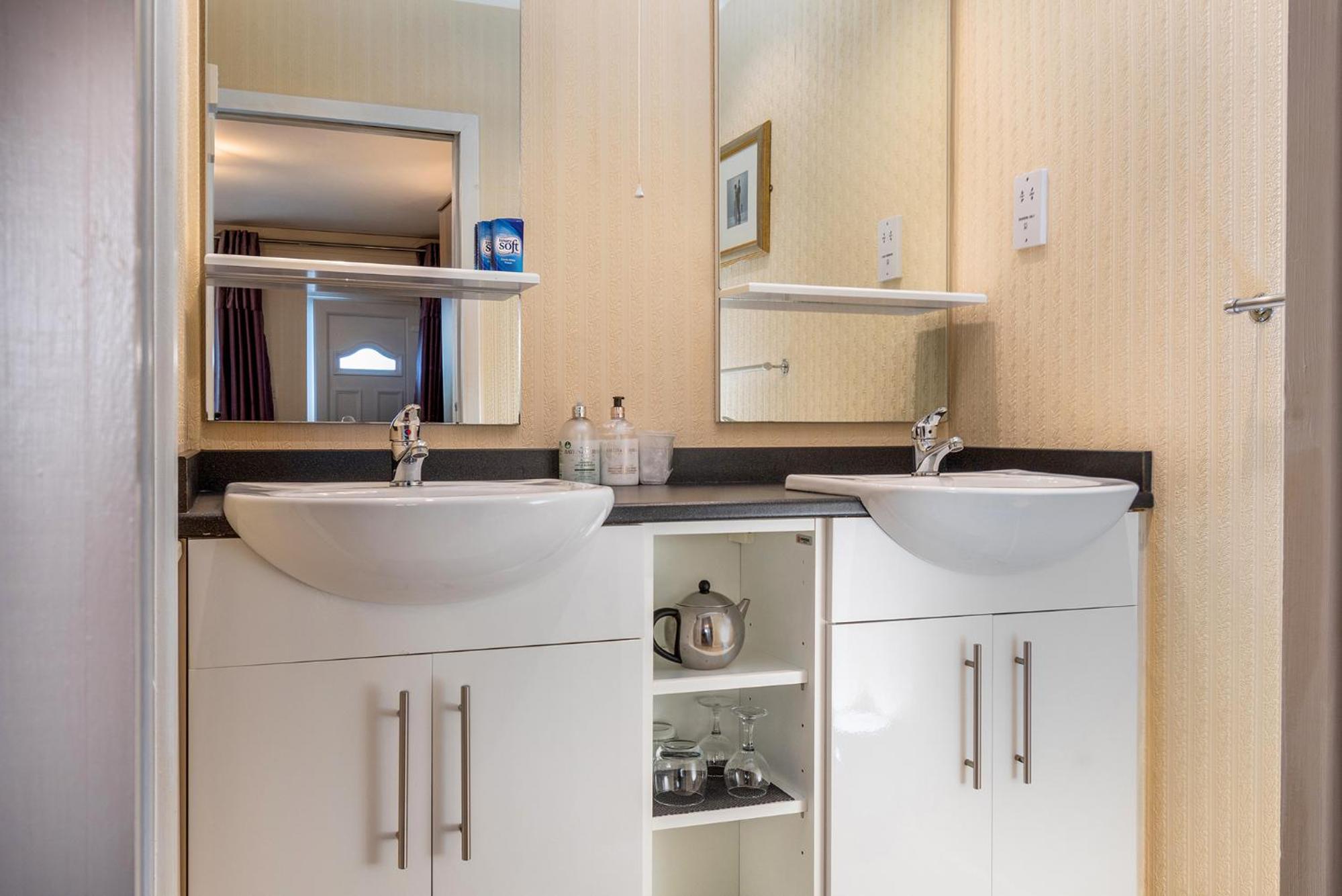 Superior Twin Room - Photo 7