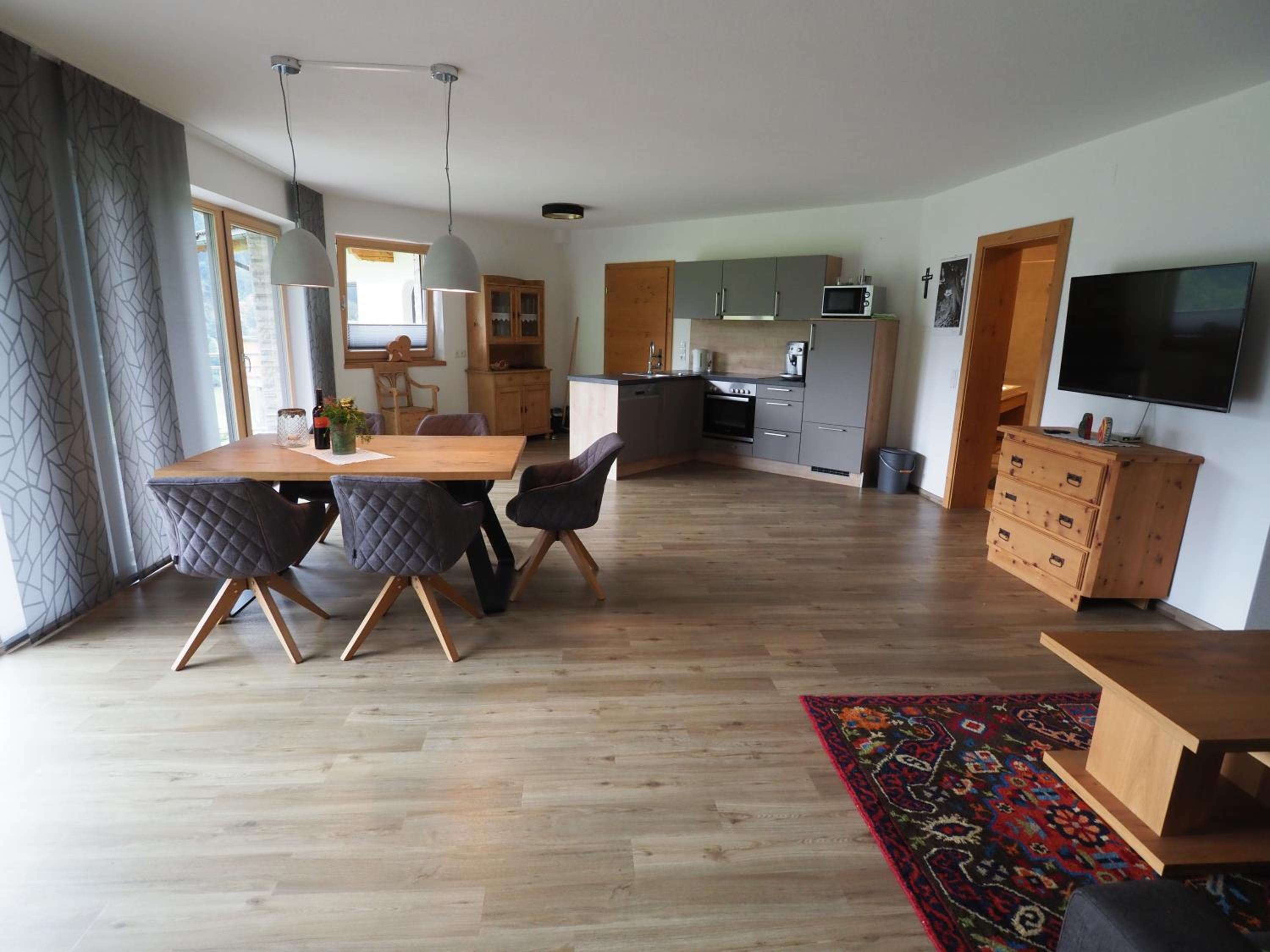 One-Bedroom Apartment with Terrace photo 2