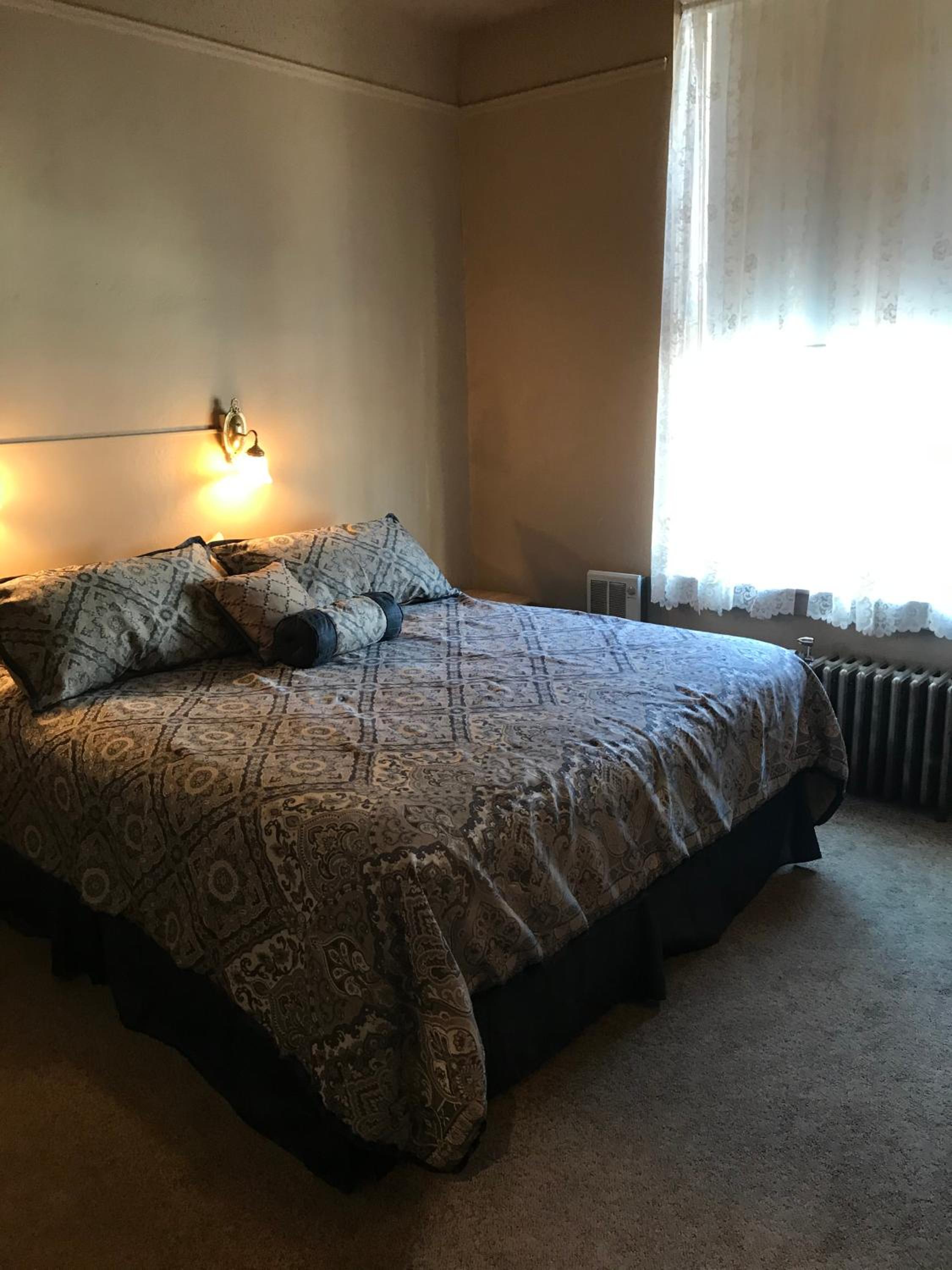 King Room - Non-Smoking