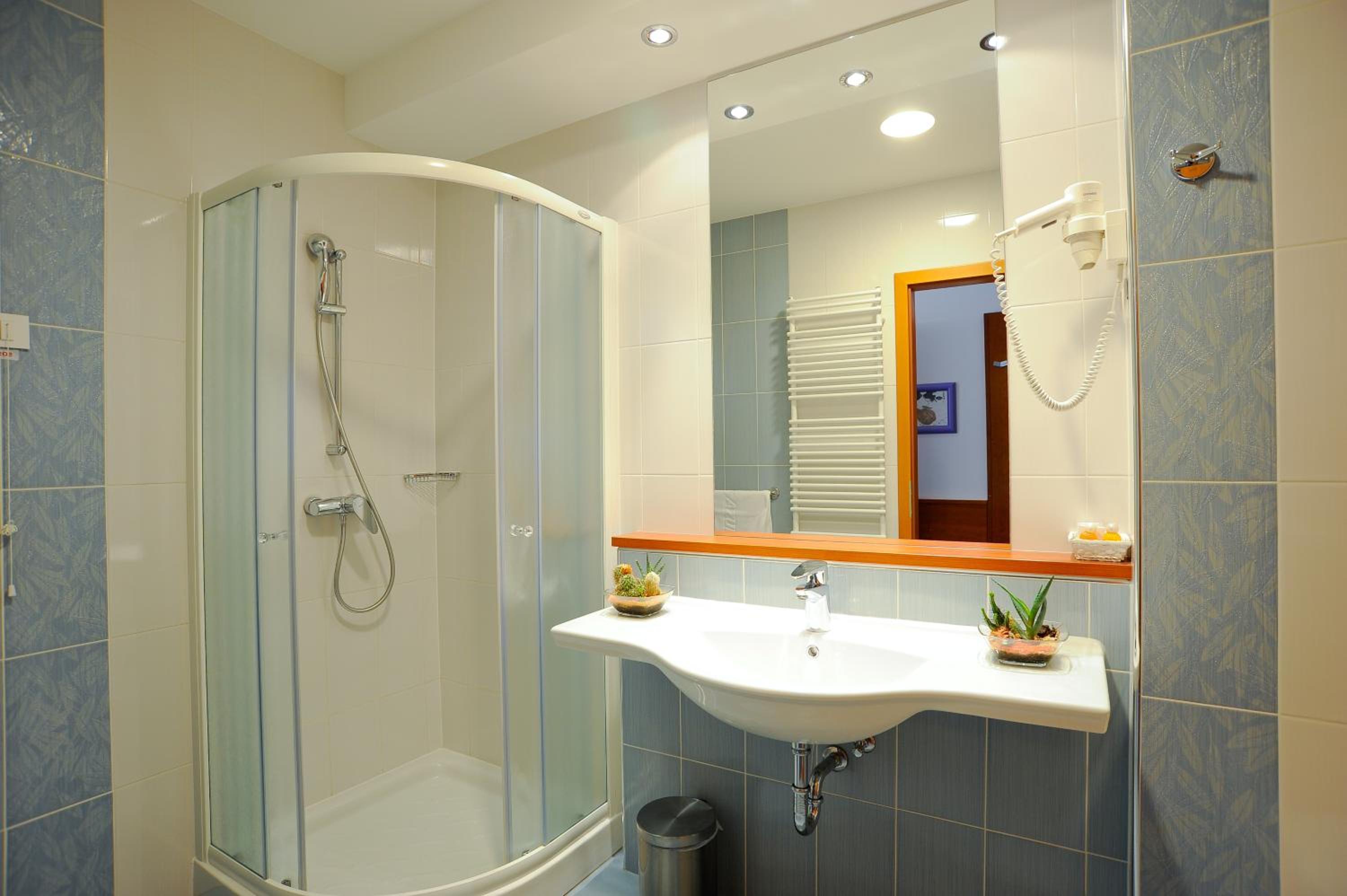Double Room - Photo 7