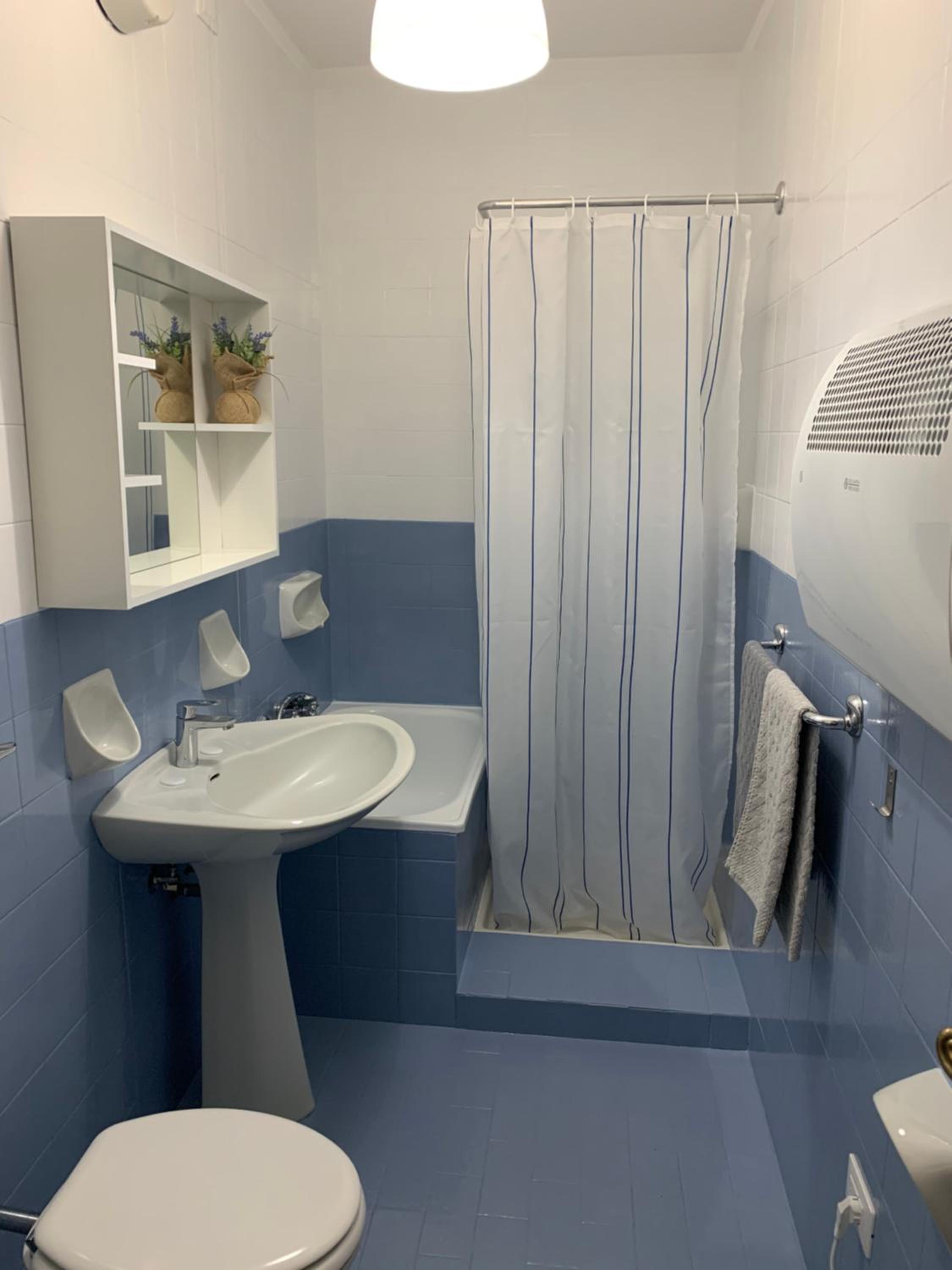 Triple Room with Private Bathroom - Photo 11