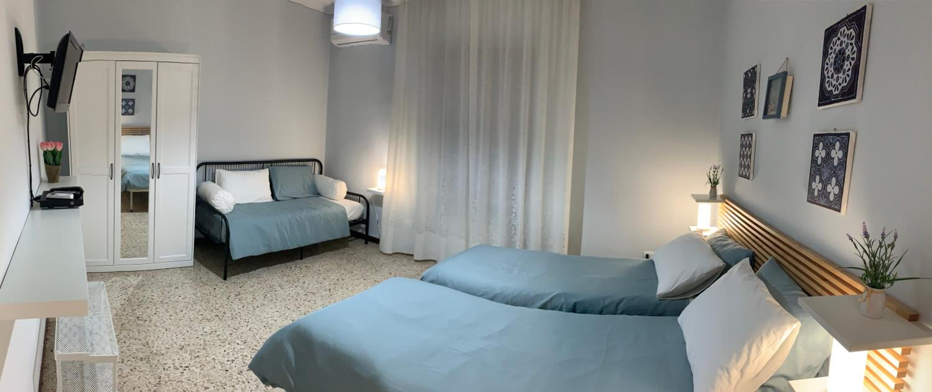 Triple Room with Private Bathroom - Photo 12