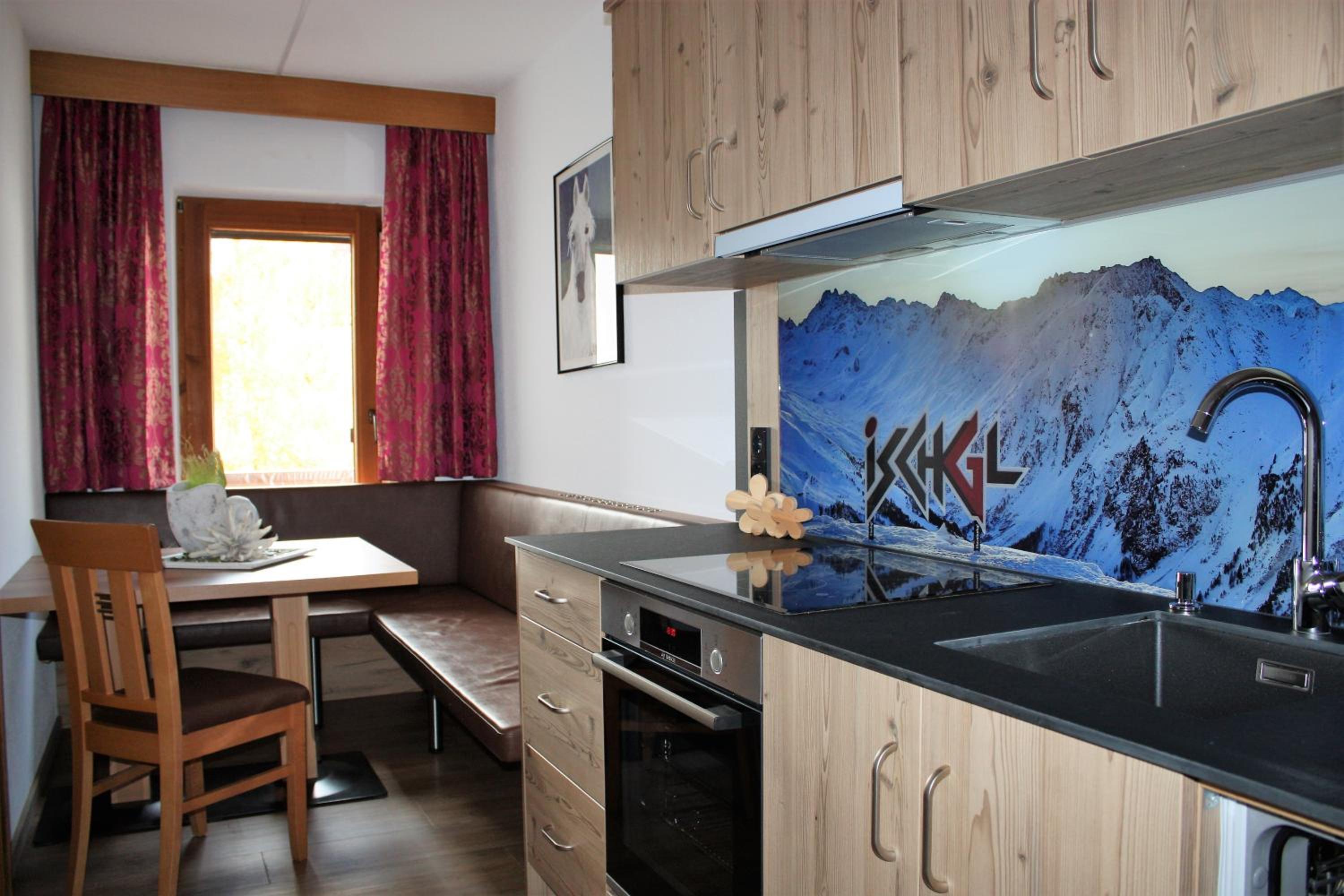 Two-Bedroom Apartment with Balcony (Madlein) photo 2