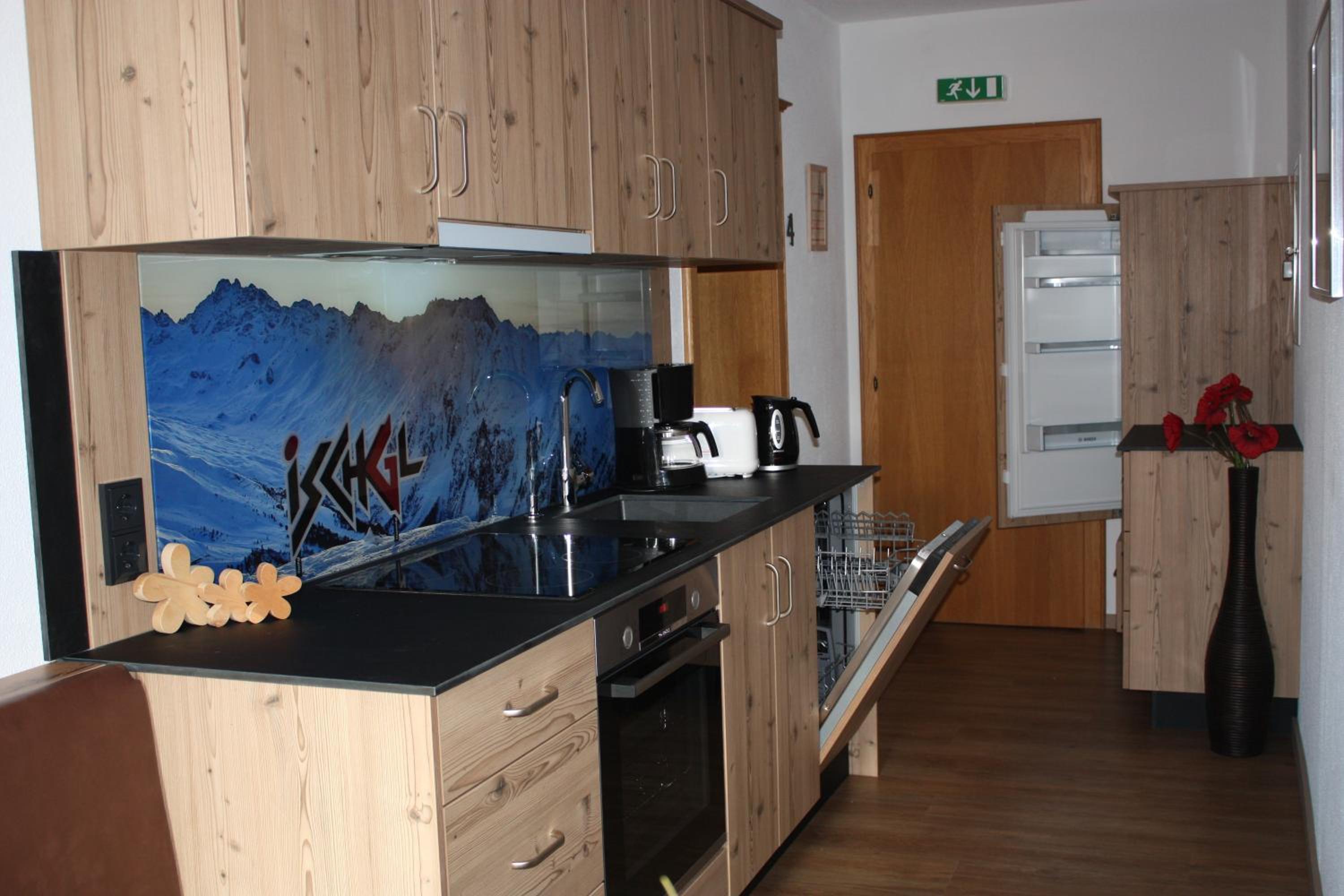 Two-Bedroom Apartment with Balcony (Madlein) photo 3