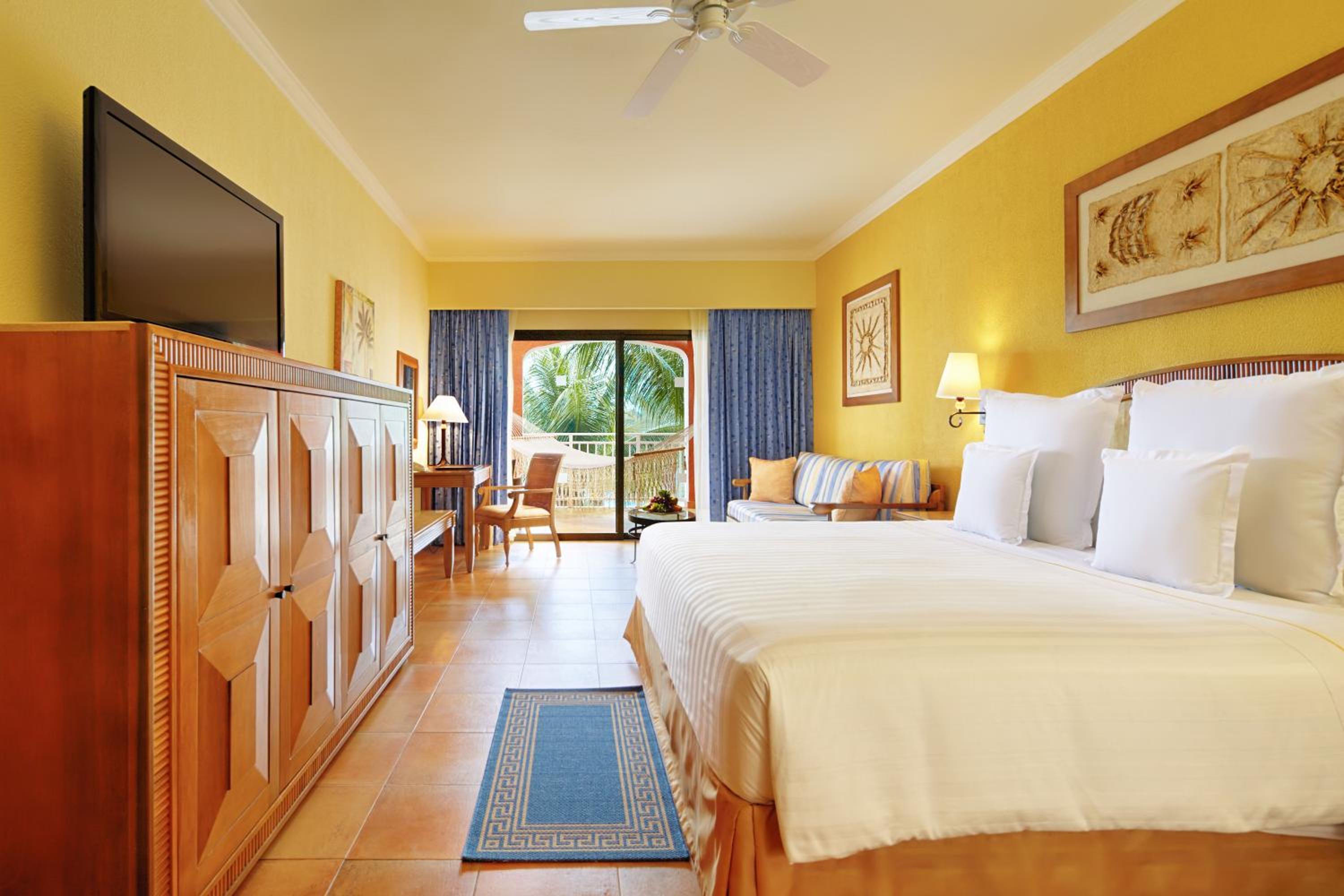 Junior Suite Ocean Front Premium Level(1 Adult + 1 Child)