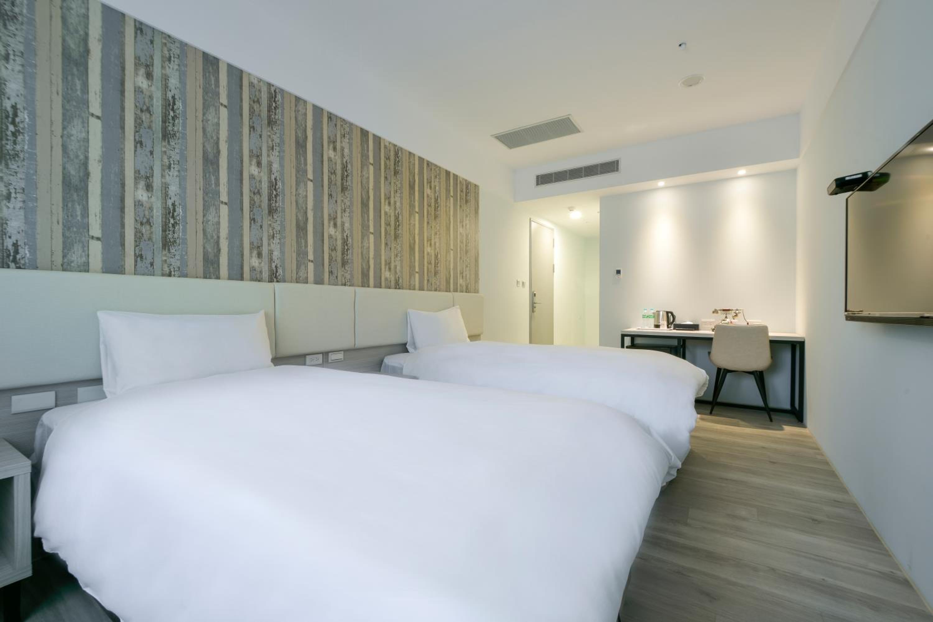 Deluxe Twin Room - Photo 5