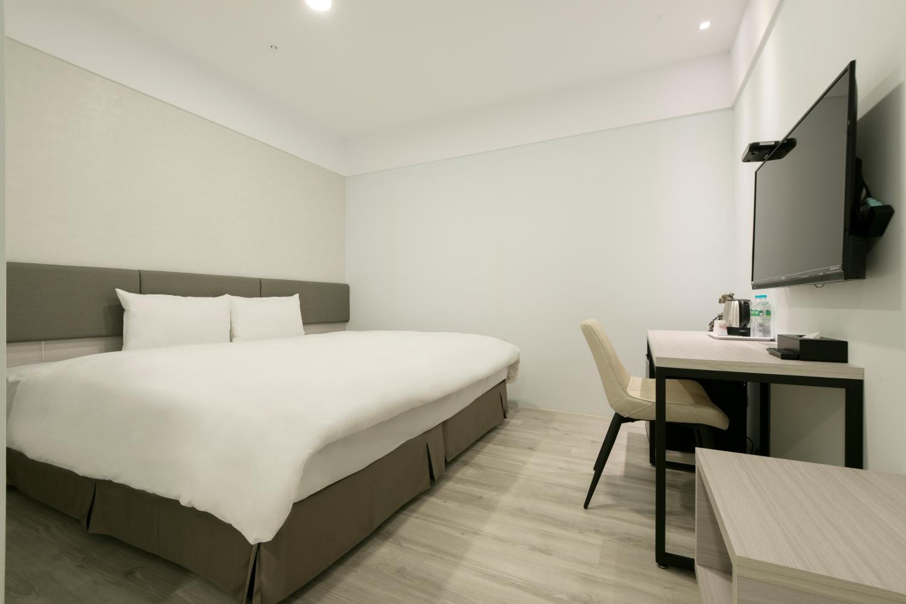 Superior Double Room - No Window - Photo 8