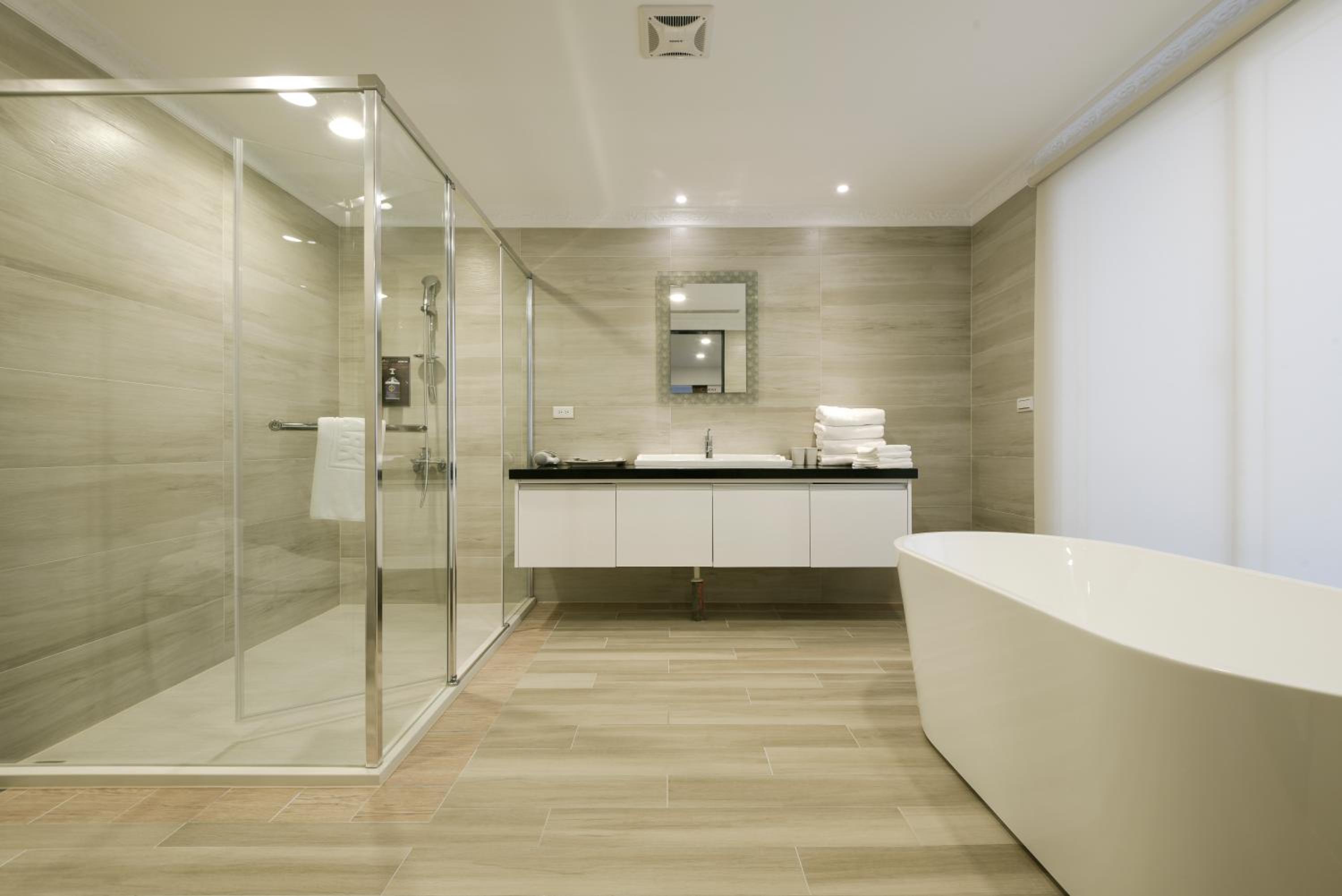 Executive Quadruple Room with Bathtub