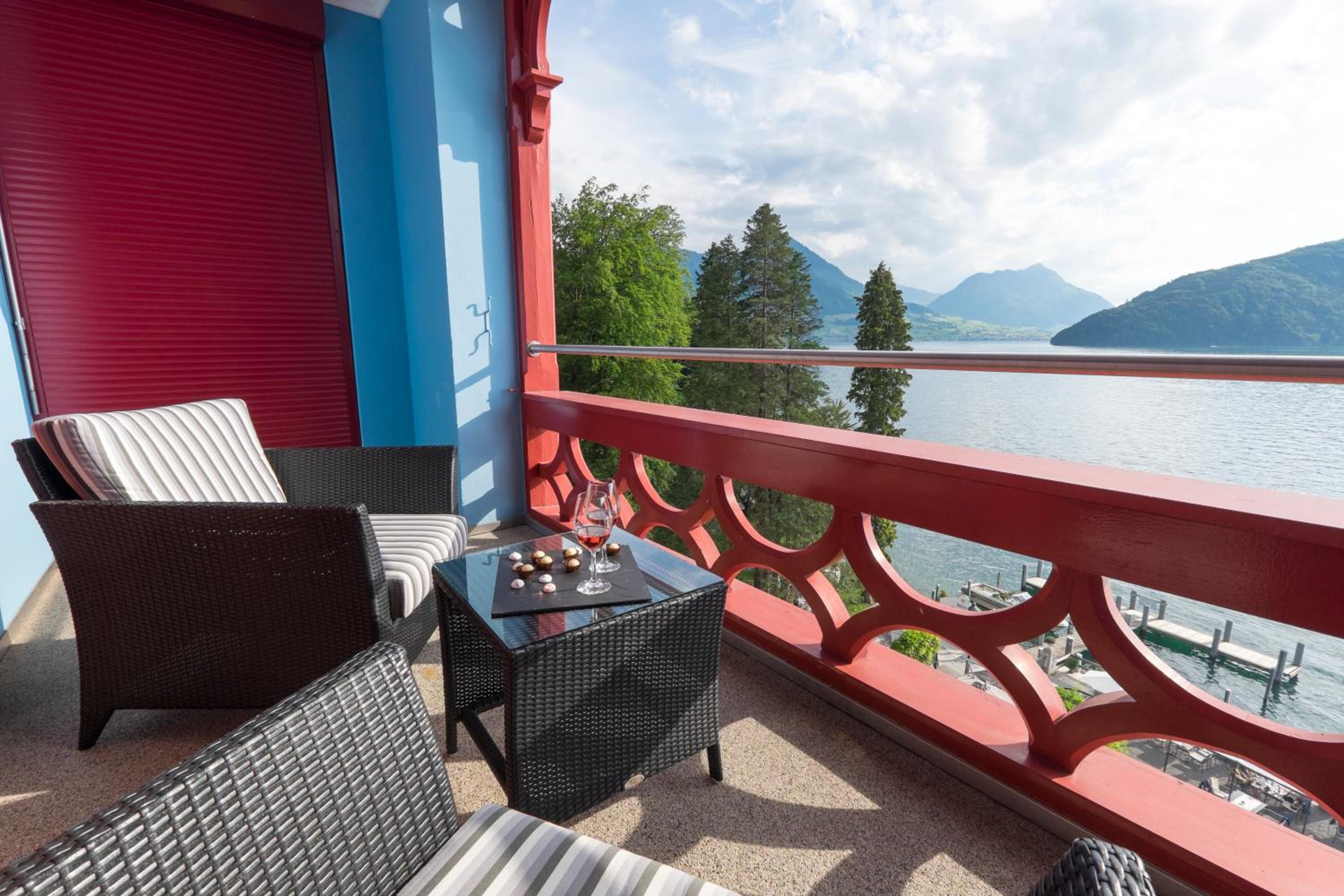 Deluxe Double Room with Lake View photo 2