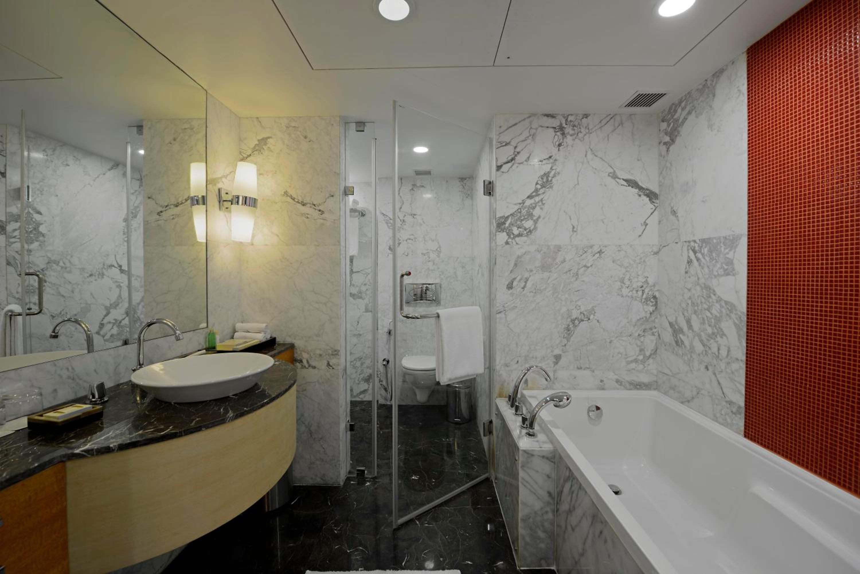 Business Class Suite – 15% off on Food & Beverages, Two Ways Airport Transfers, 1 Round Tea/Coffee with cookies at Sky Bistro (1700 to 1900 hrs) photo 3