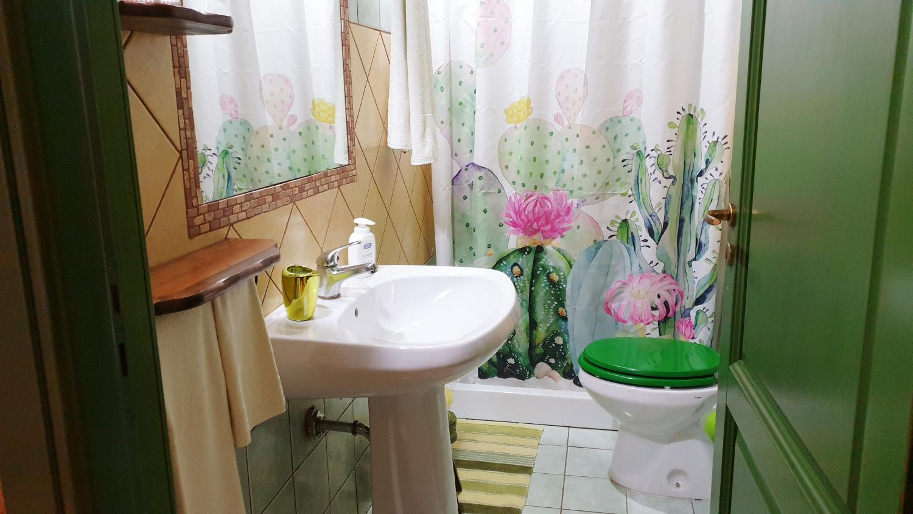 Quadruple Room with Private Bathroom photo 2