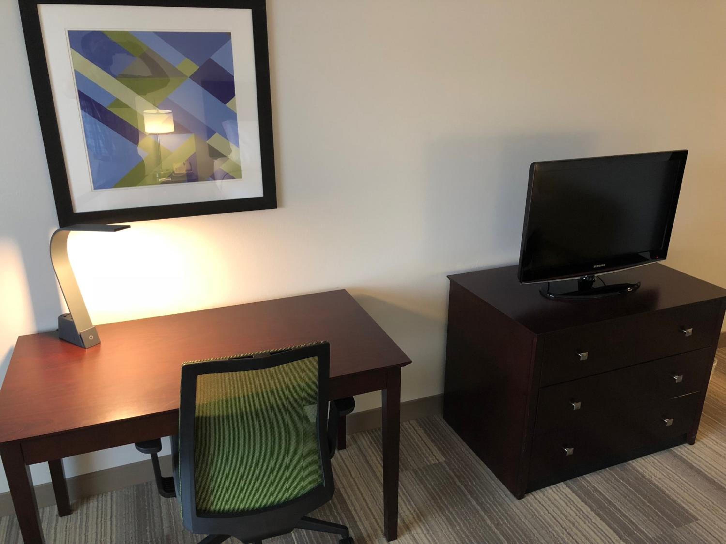 King Room - Mobility Access/Hearing Accessible - Photo 6