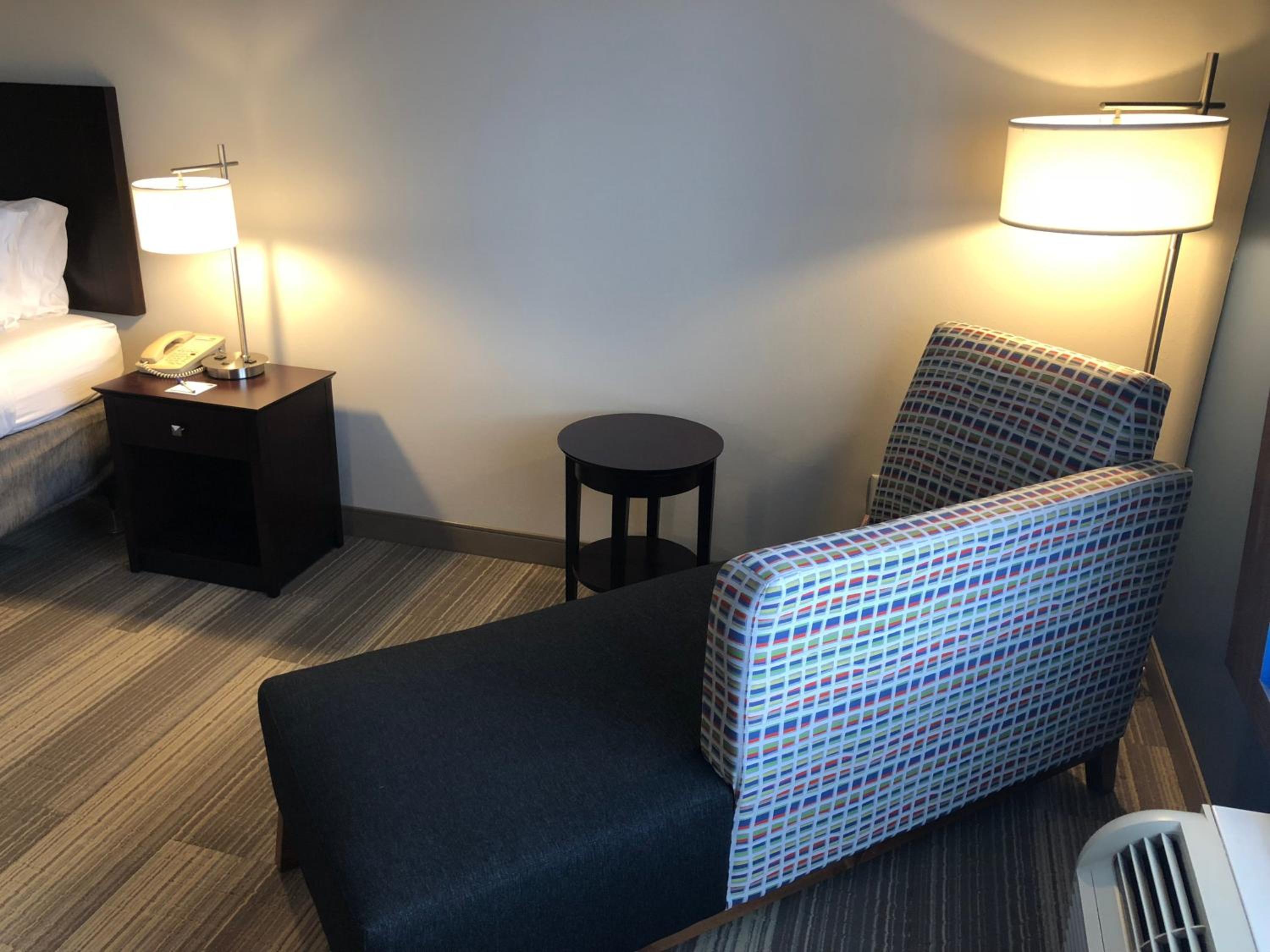 King Room - Mobility Access/Hearing Accessible - Photo 2