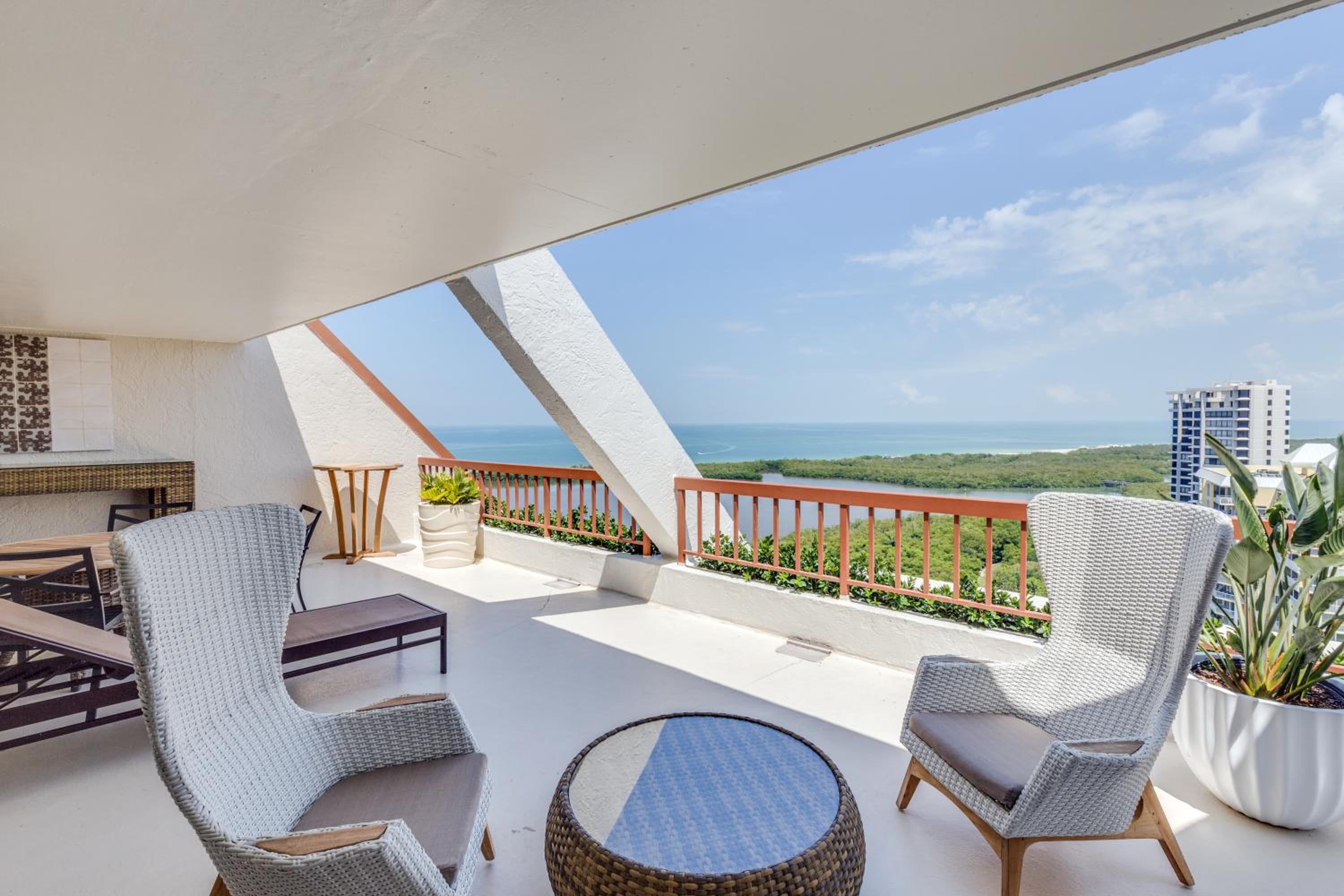 Deluxe Family Suite photo 3