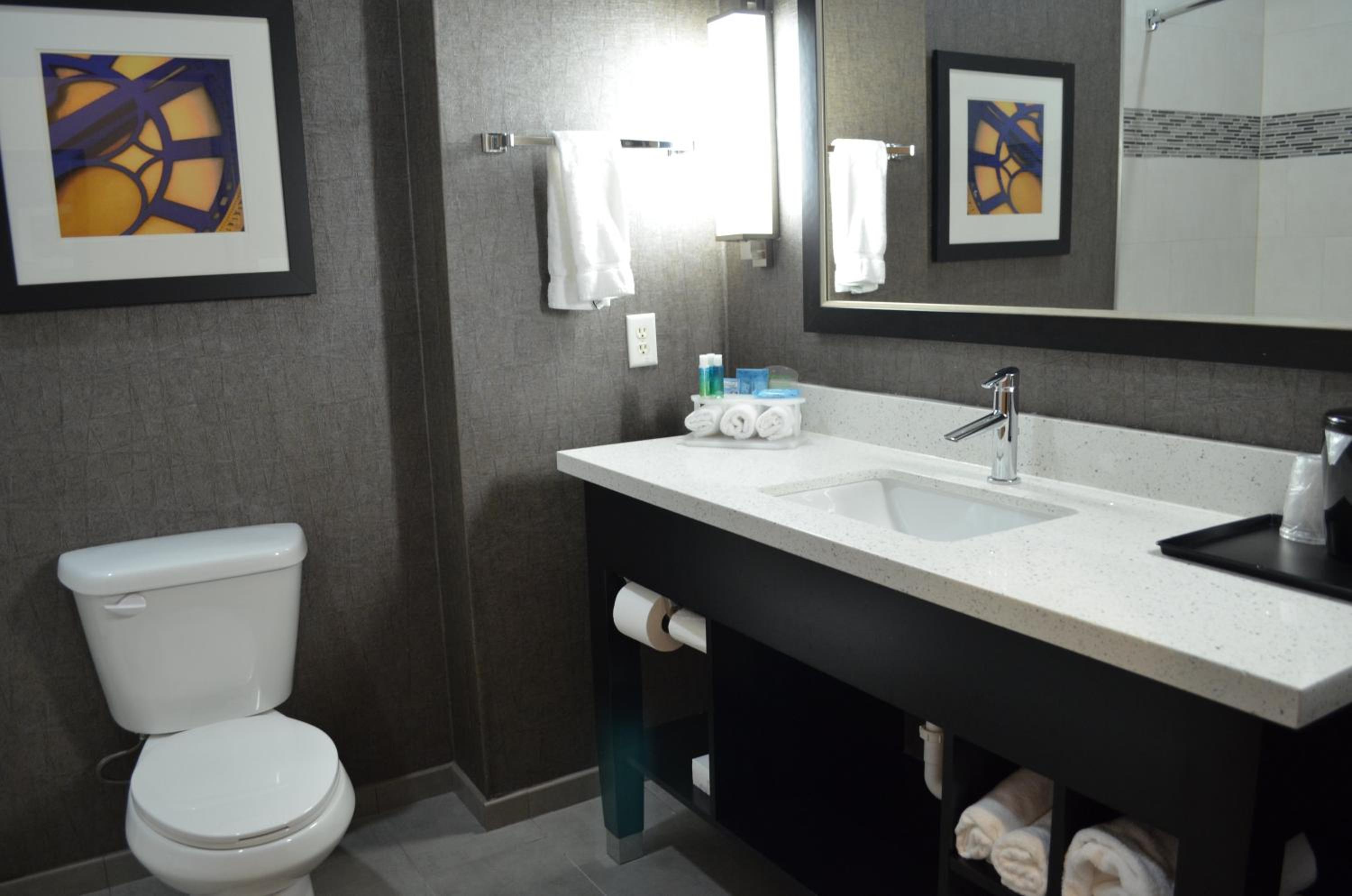 Suite with Two Queen Beds - Photo 2