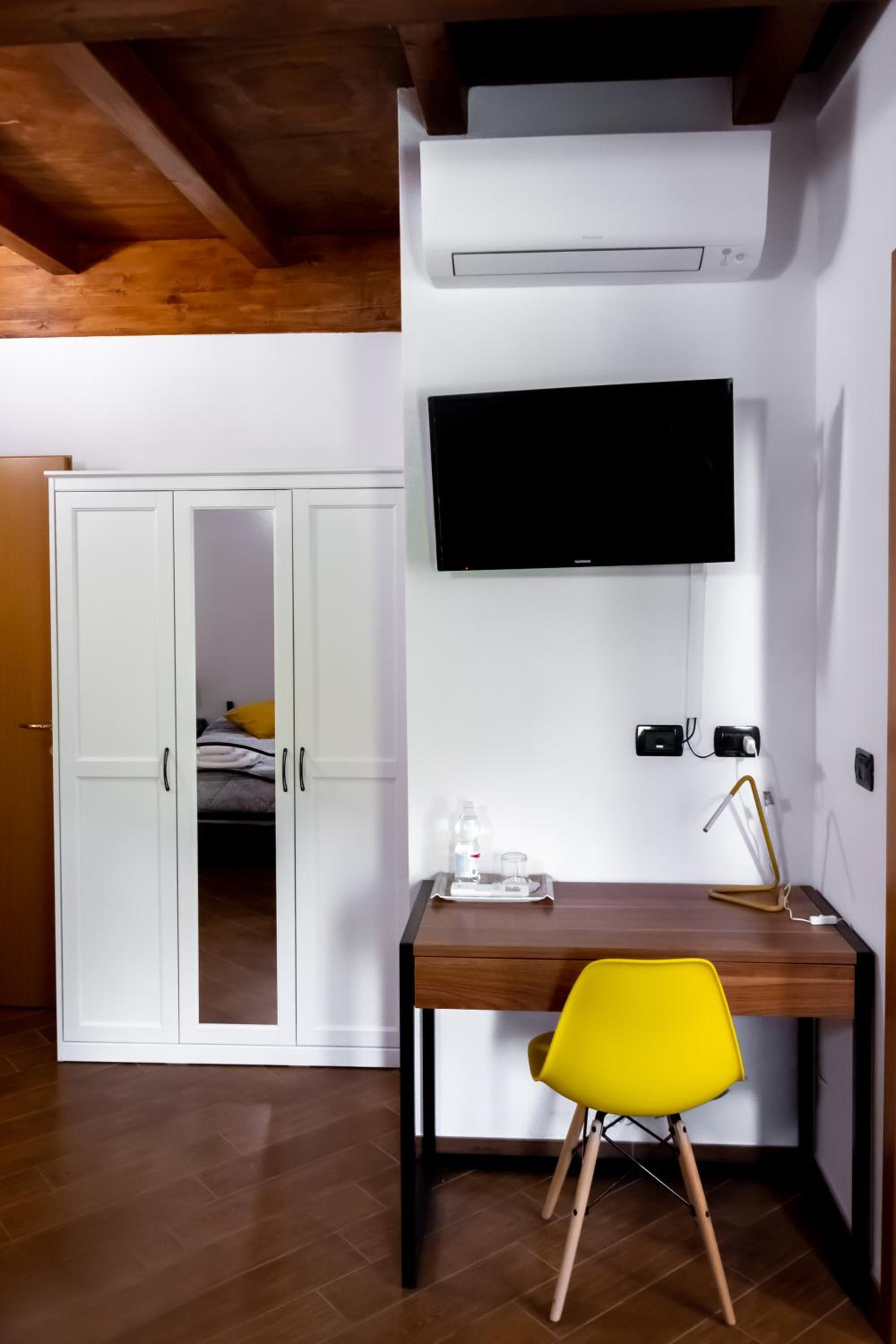 Twin Room with Bathroom photo 1