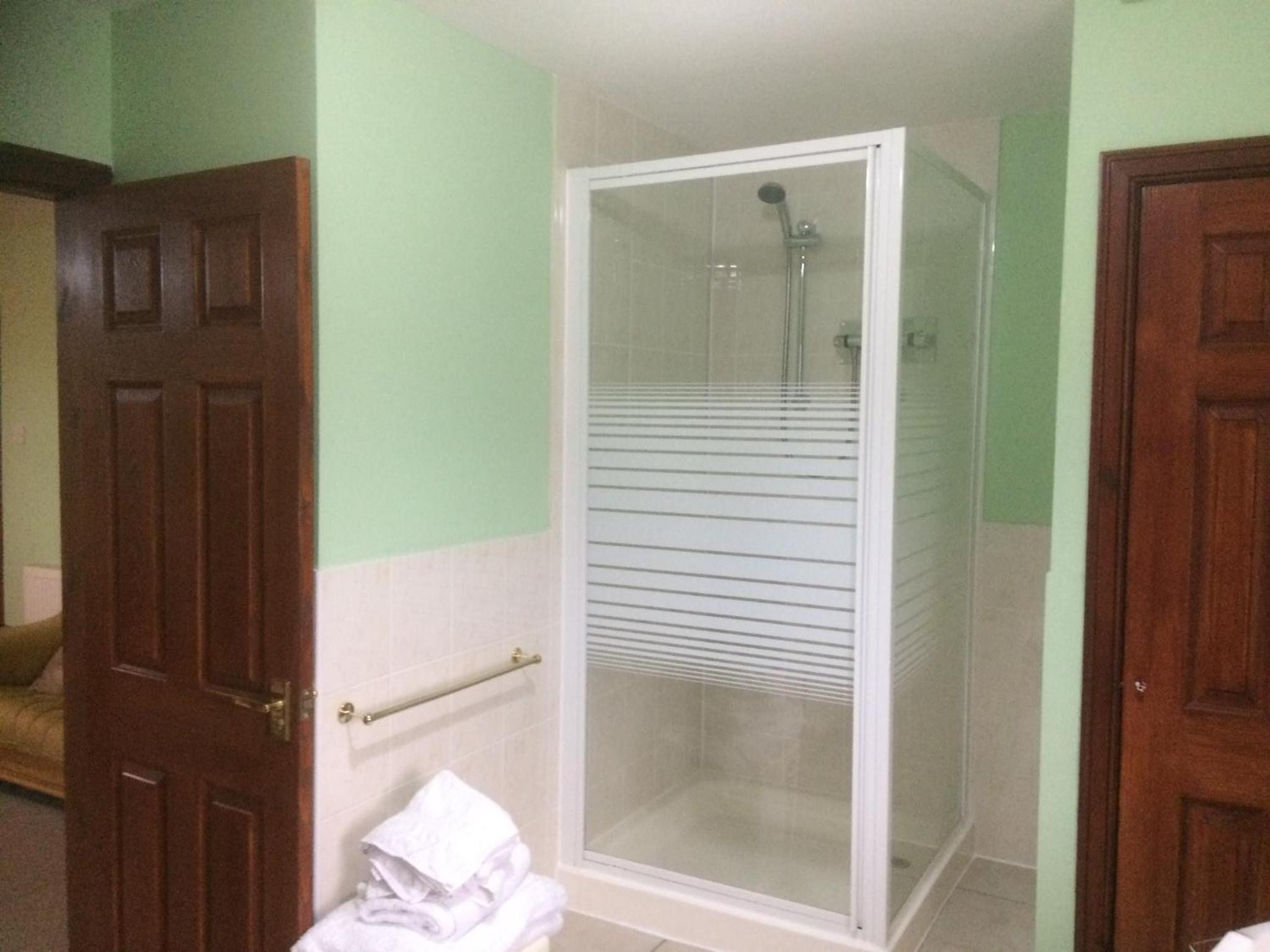 Deluxe Double Room with Bath - Photo 8