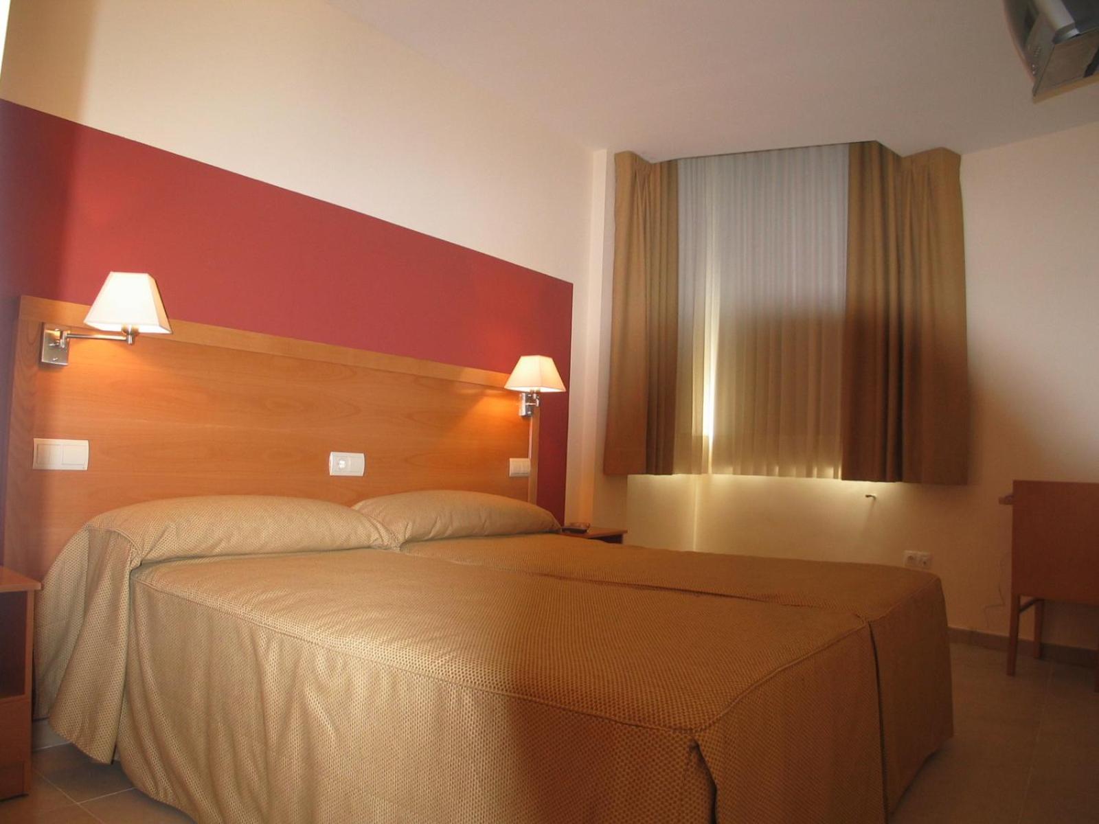 Double or Twin Room - Photo 7