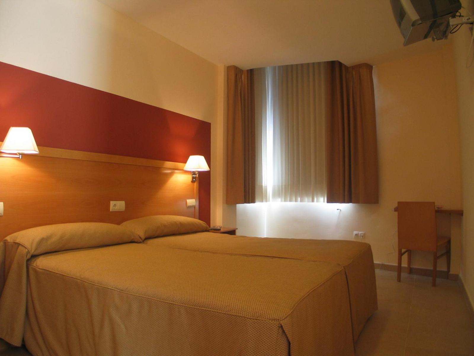 Double or Twin Room - Photo 6