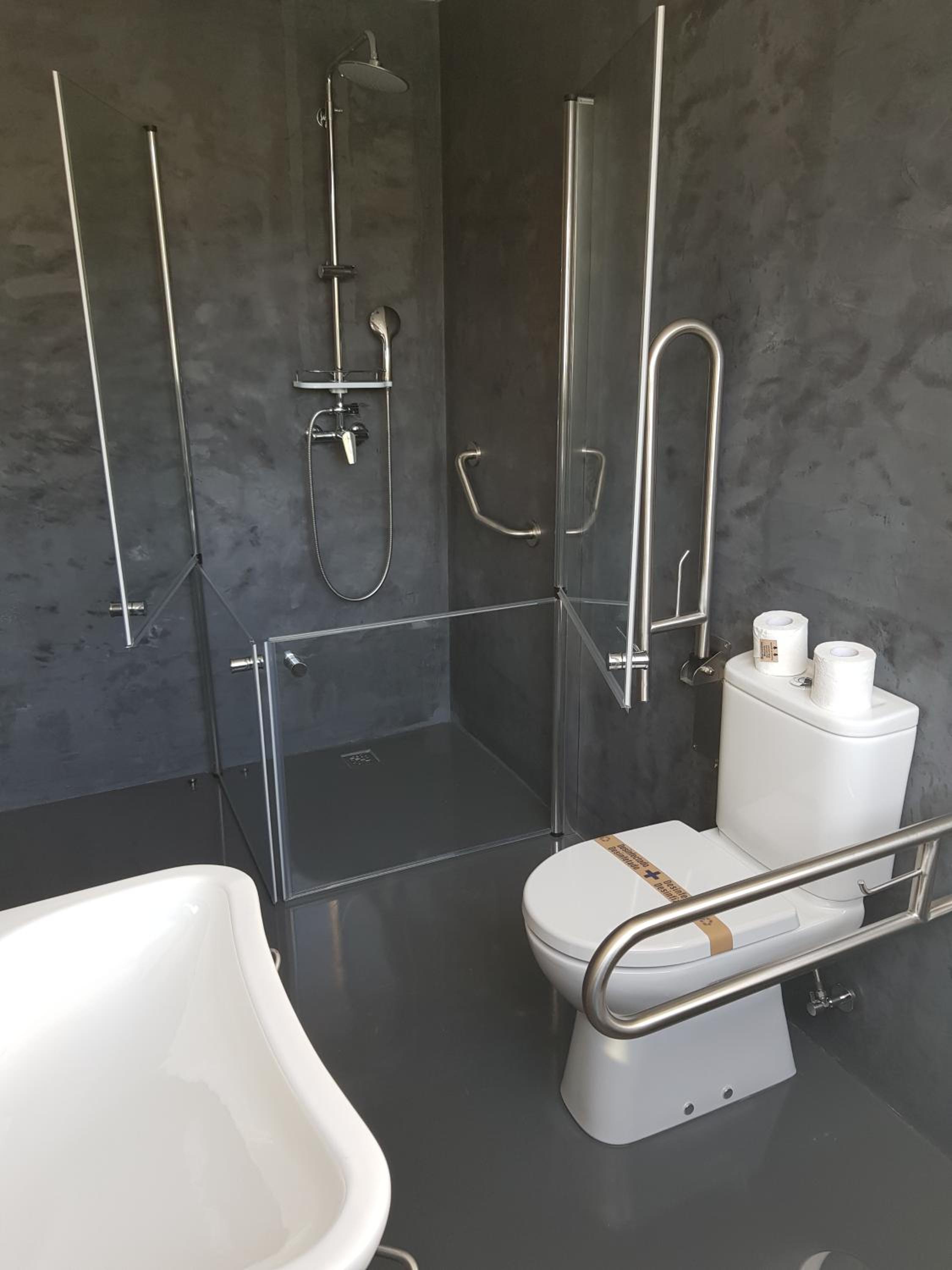 Double Room - Disability Access photo 3