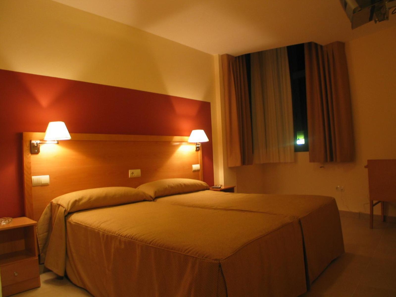 Double or Twin Room - Photo 5