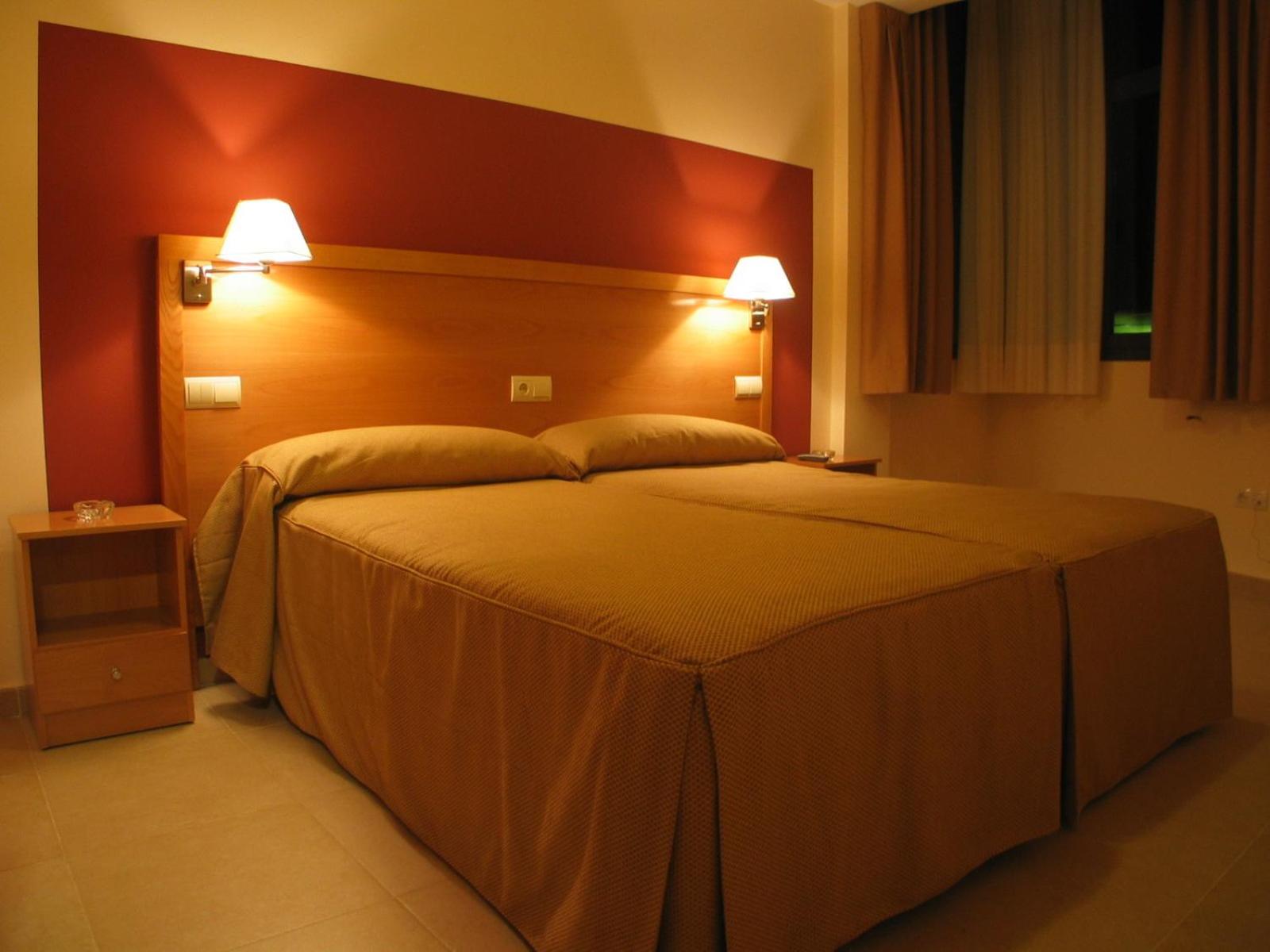 Double or Twin Room - Photo 4
