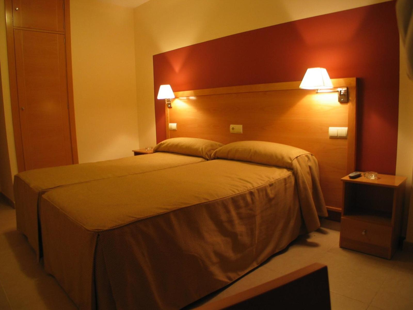 Double or Twin Room - Photo 3