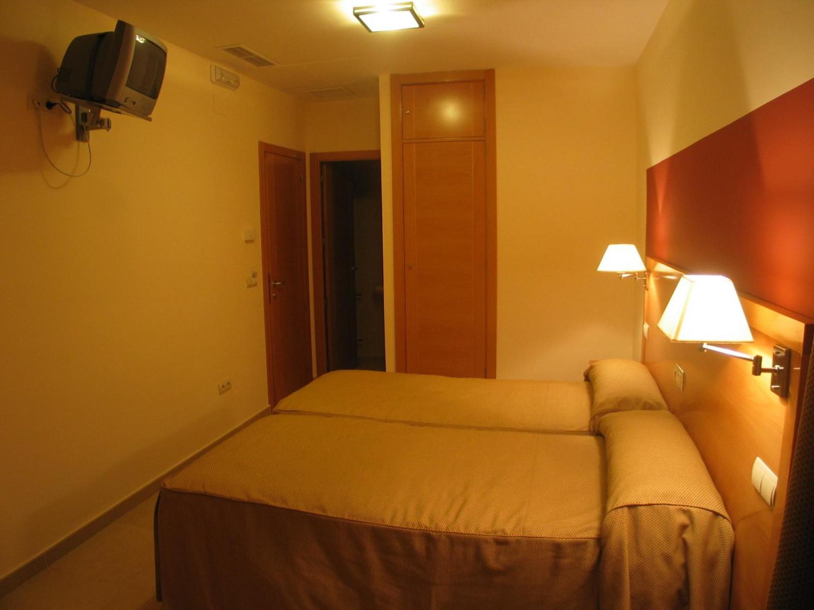 Double or Twin Room - Photo 2