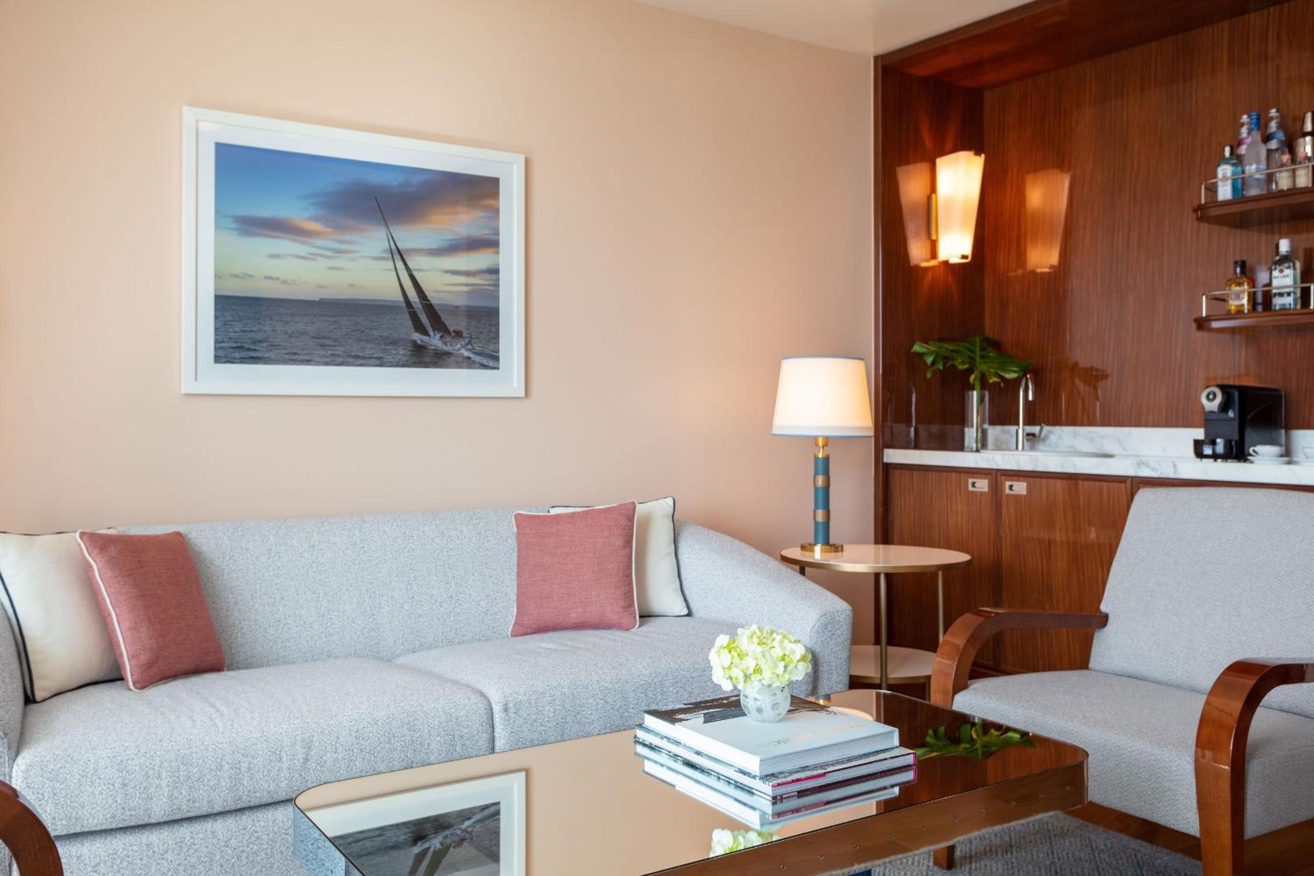 Suite (Non Smoking)