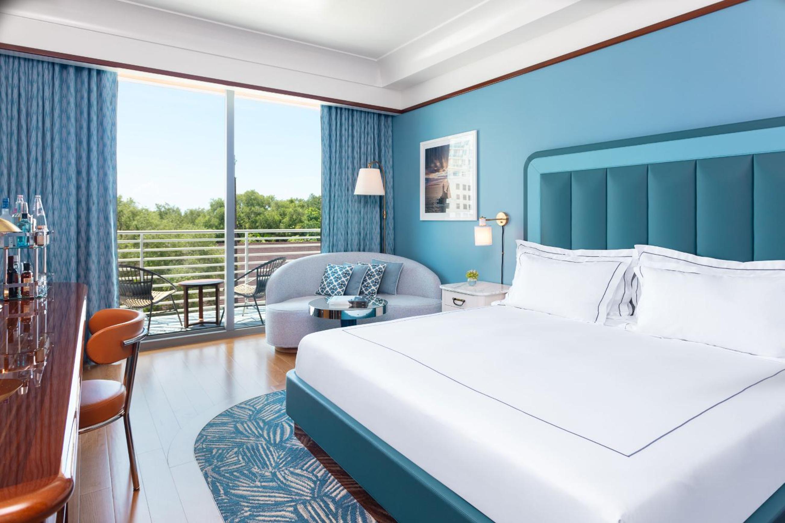 Deluxe King Room with One King Bed (Non Smoking)