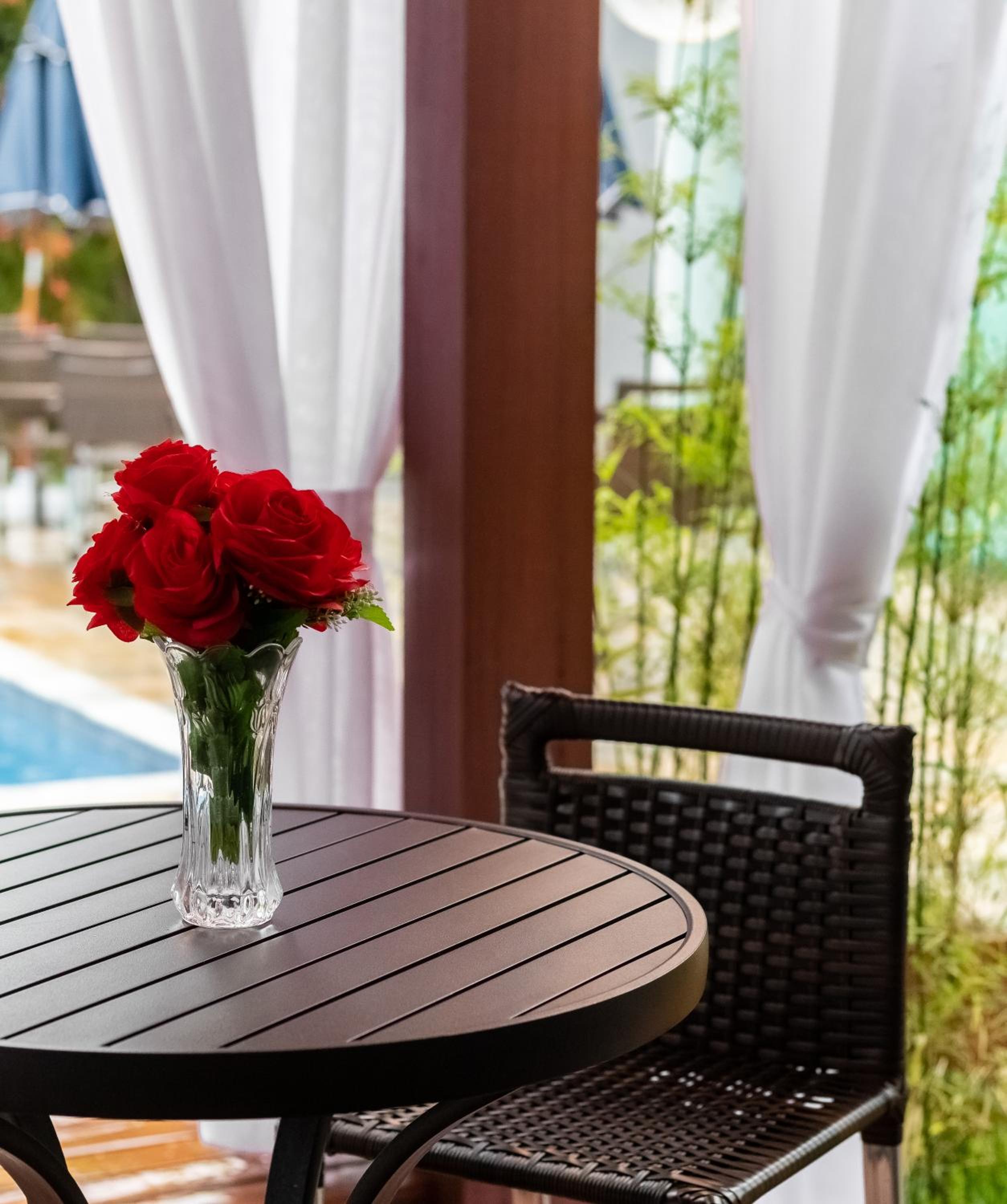 Queen Room with Pool View - Photo 2