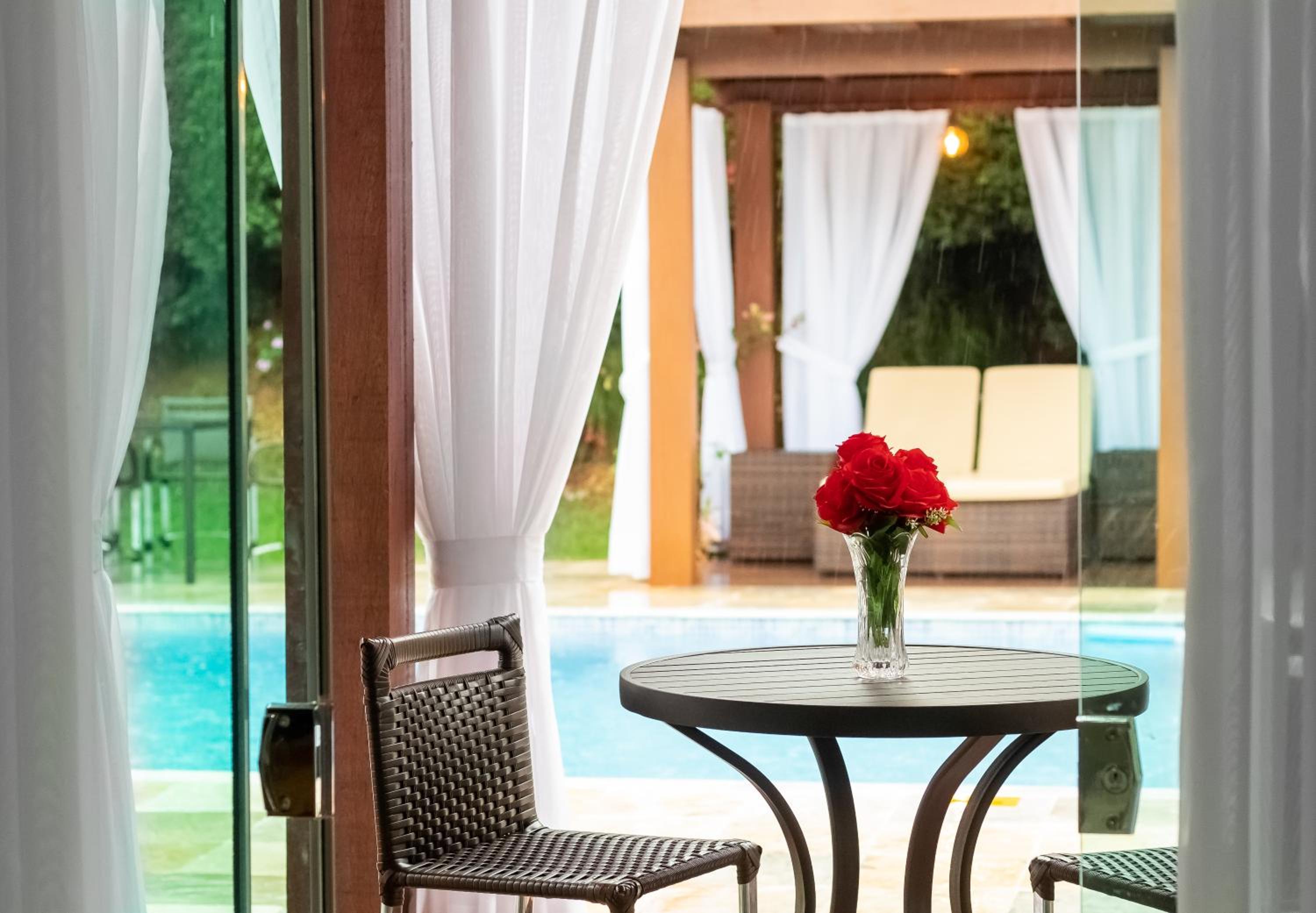 Queen Room with Pool View - Photo 4
