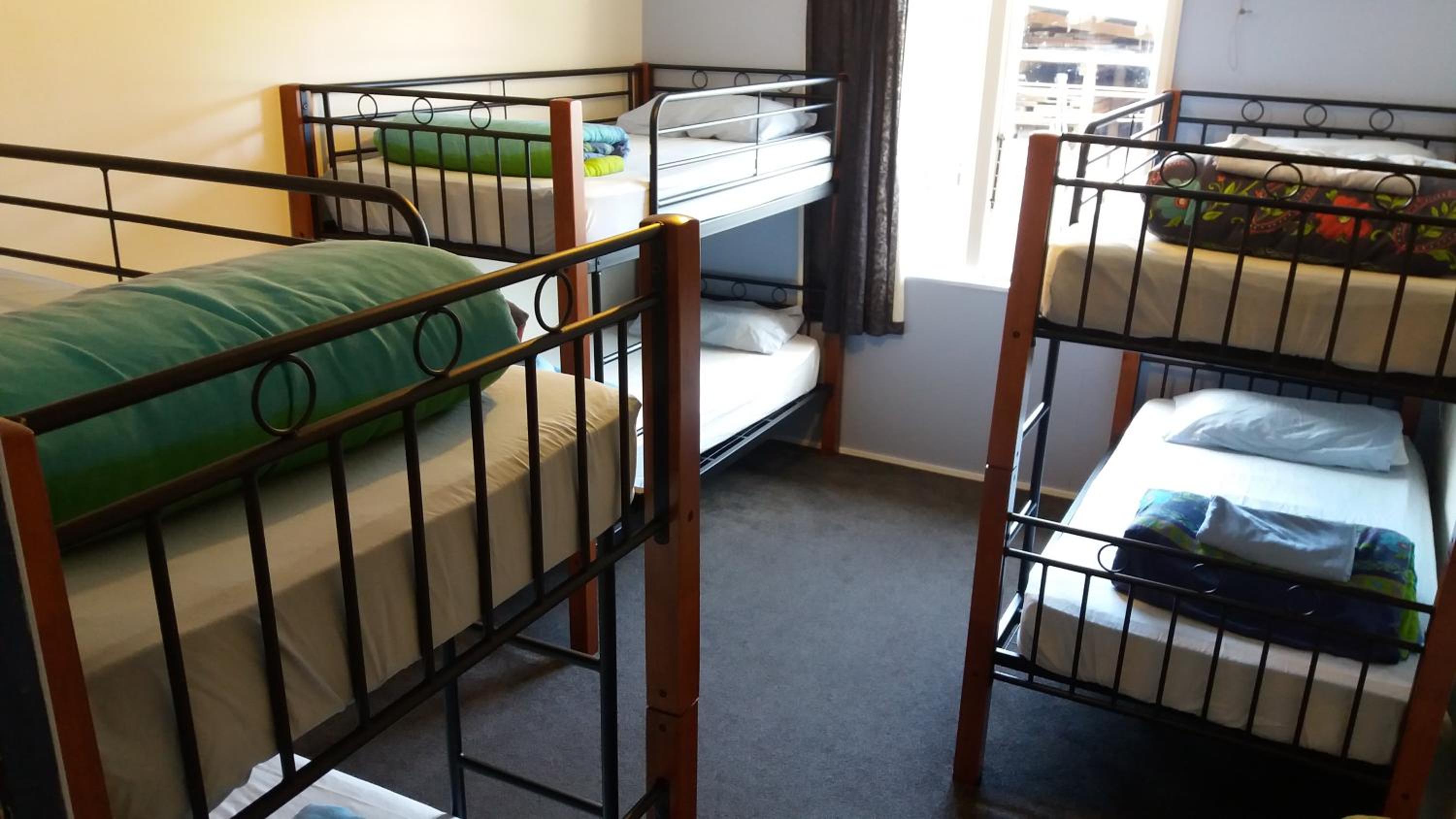 Bed in 6-Bed Mixed Dormitory Room photo 3