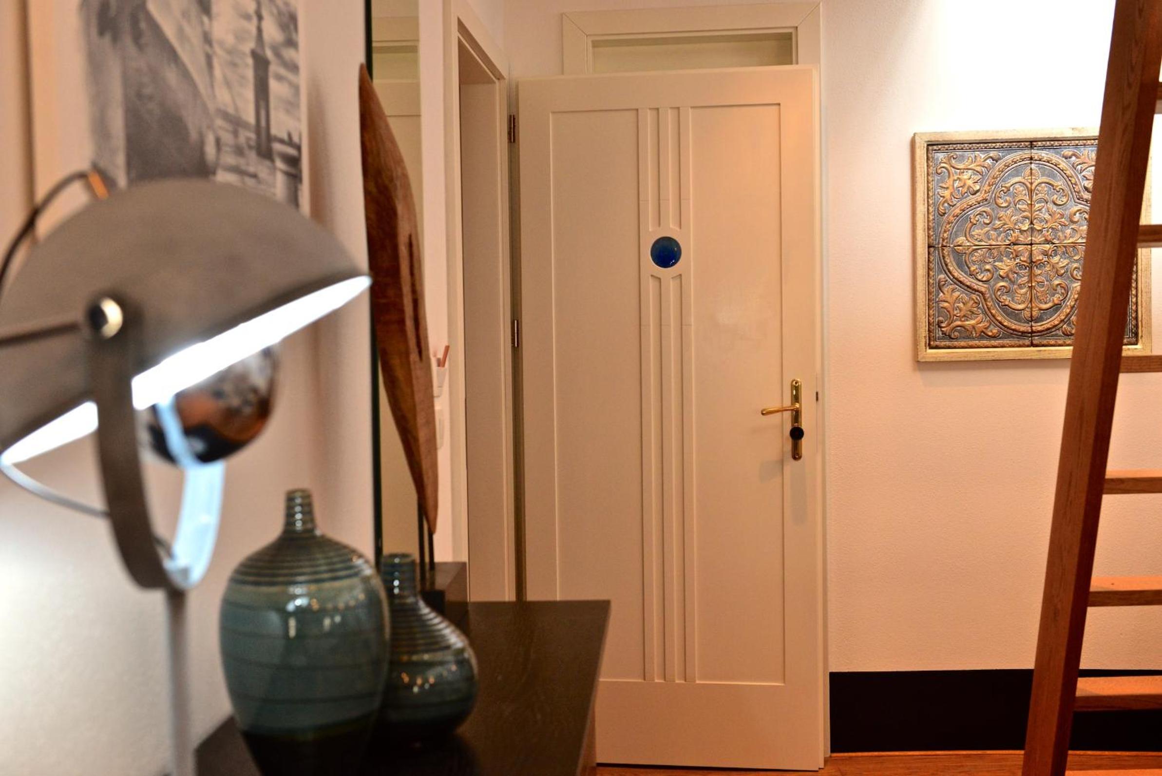 Apartment - Split Level - Photo 2