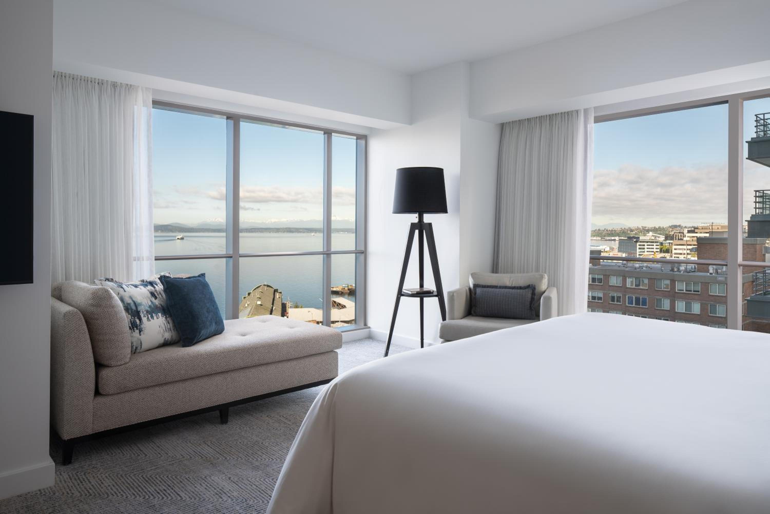 Corner Elliott Bay Suite