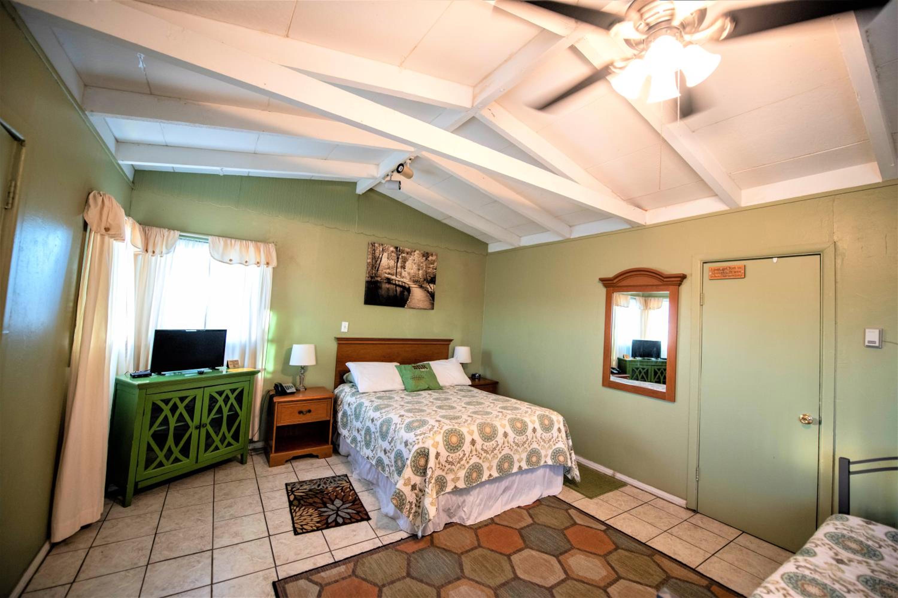 Deluxe Double Room - Photo 14
