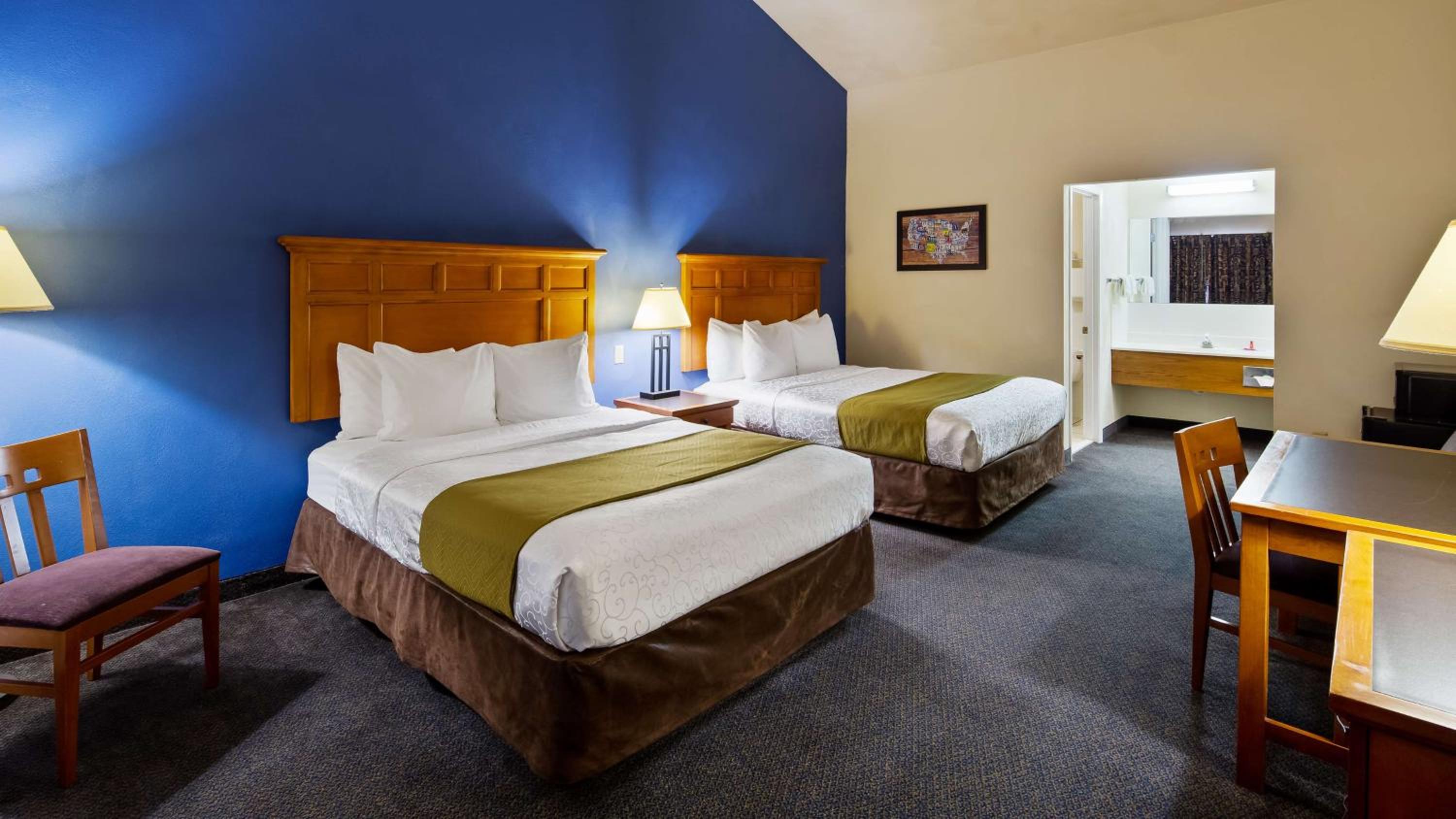 Queen Room with Two Queen Beds - Smoking - Photo 1