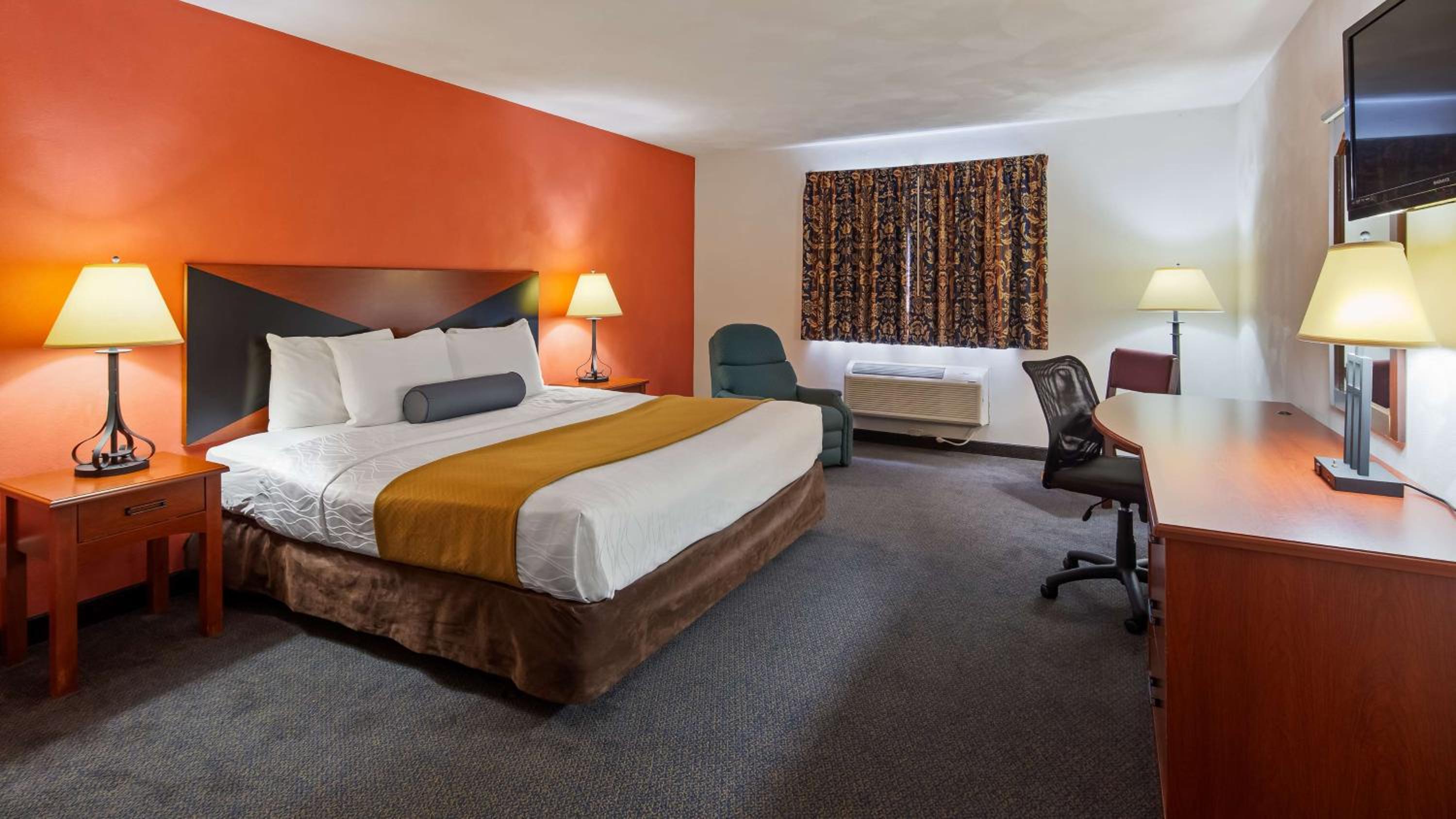 King Room - Non-Smoking - Photo 3