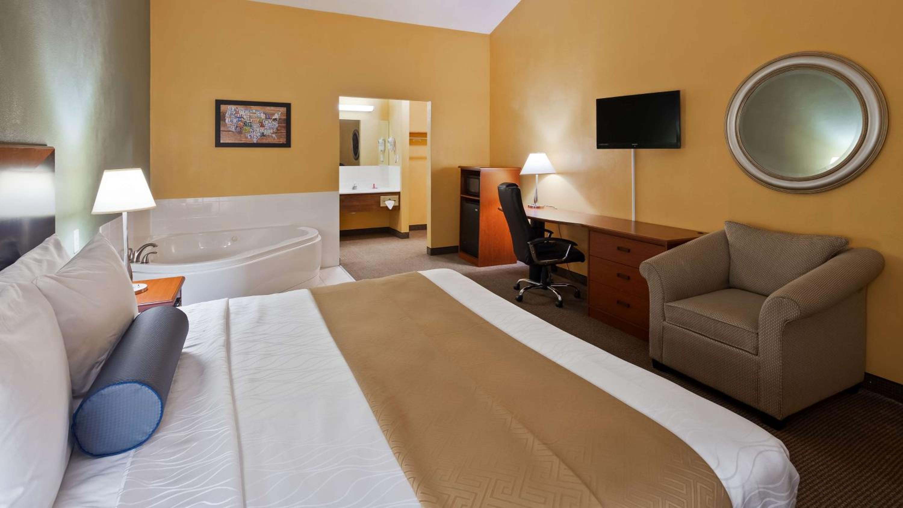 King Suite with Whirlpool - Smoking - Photo 5