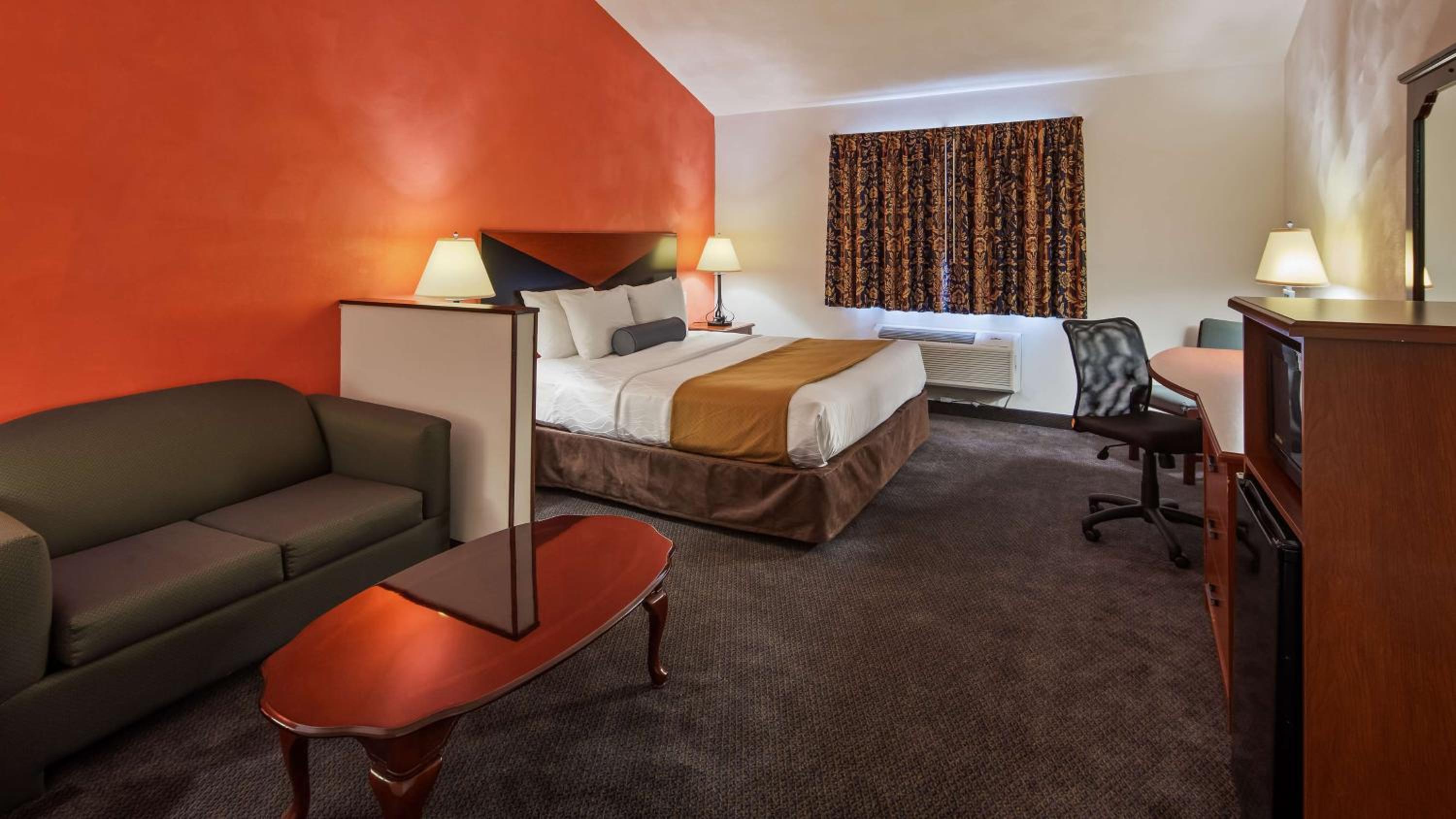 King Room with Sofa Bed - Photo 4