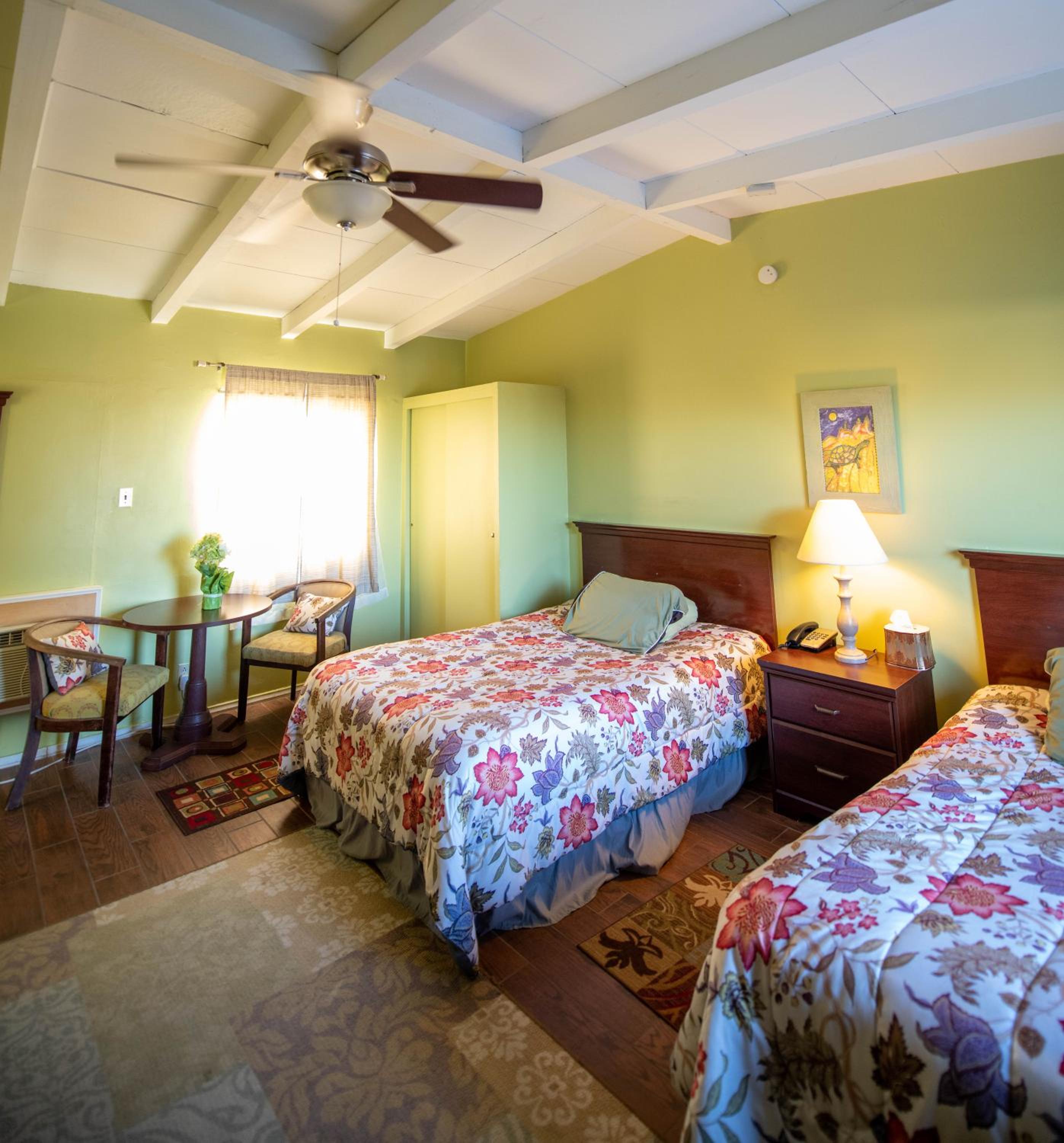 Deluxe Double Room - Photo 11