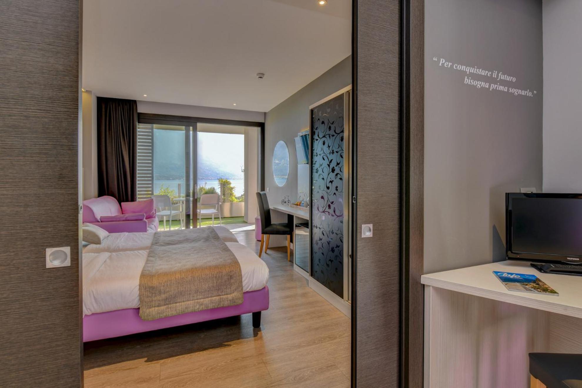 Suite with Lake View