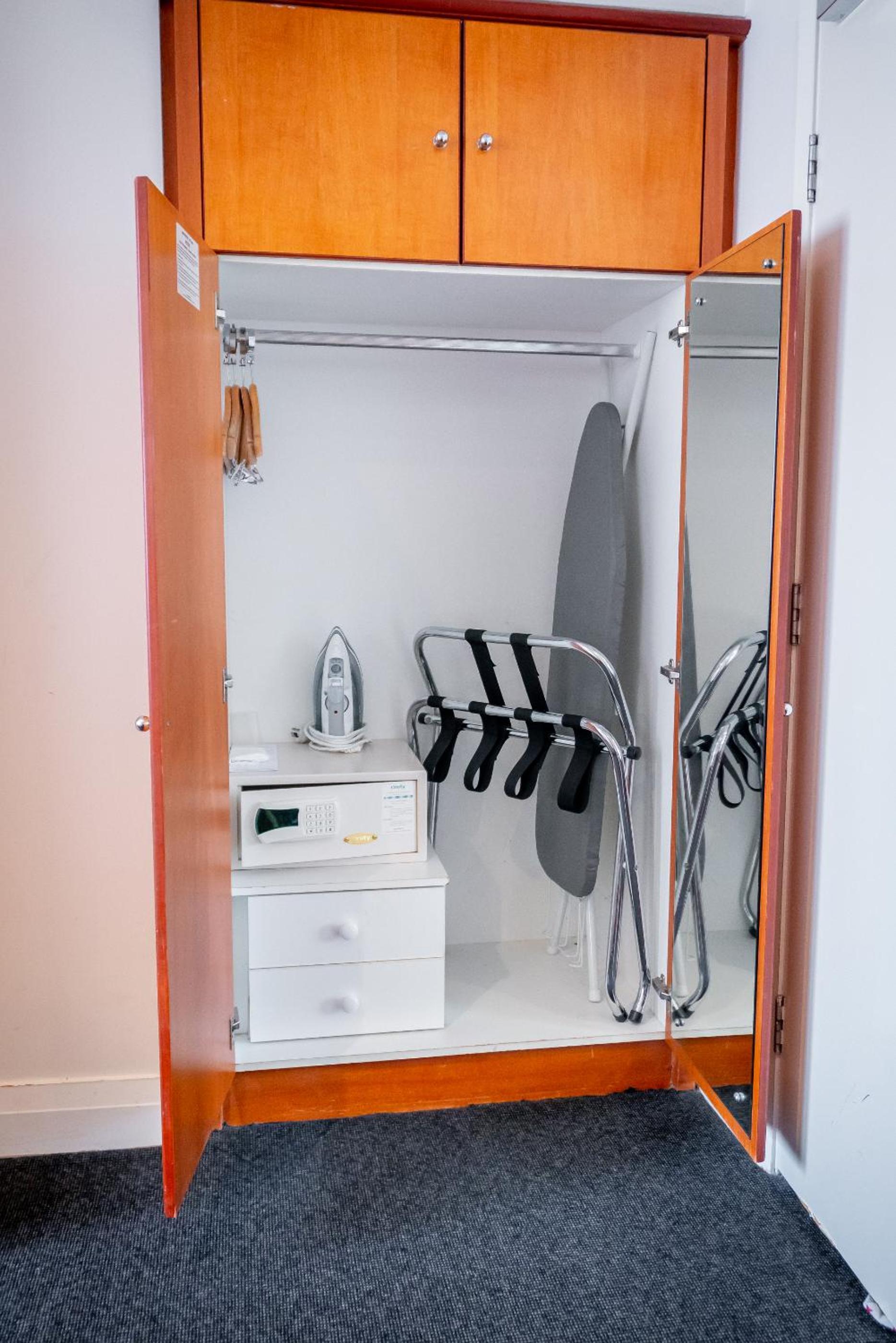 Standard Queen Room (Unserviced)