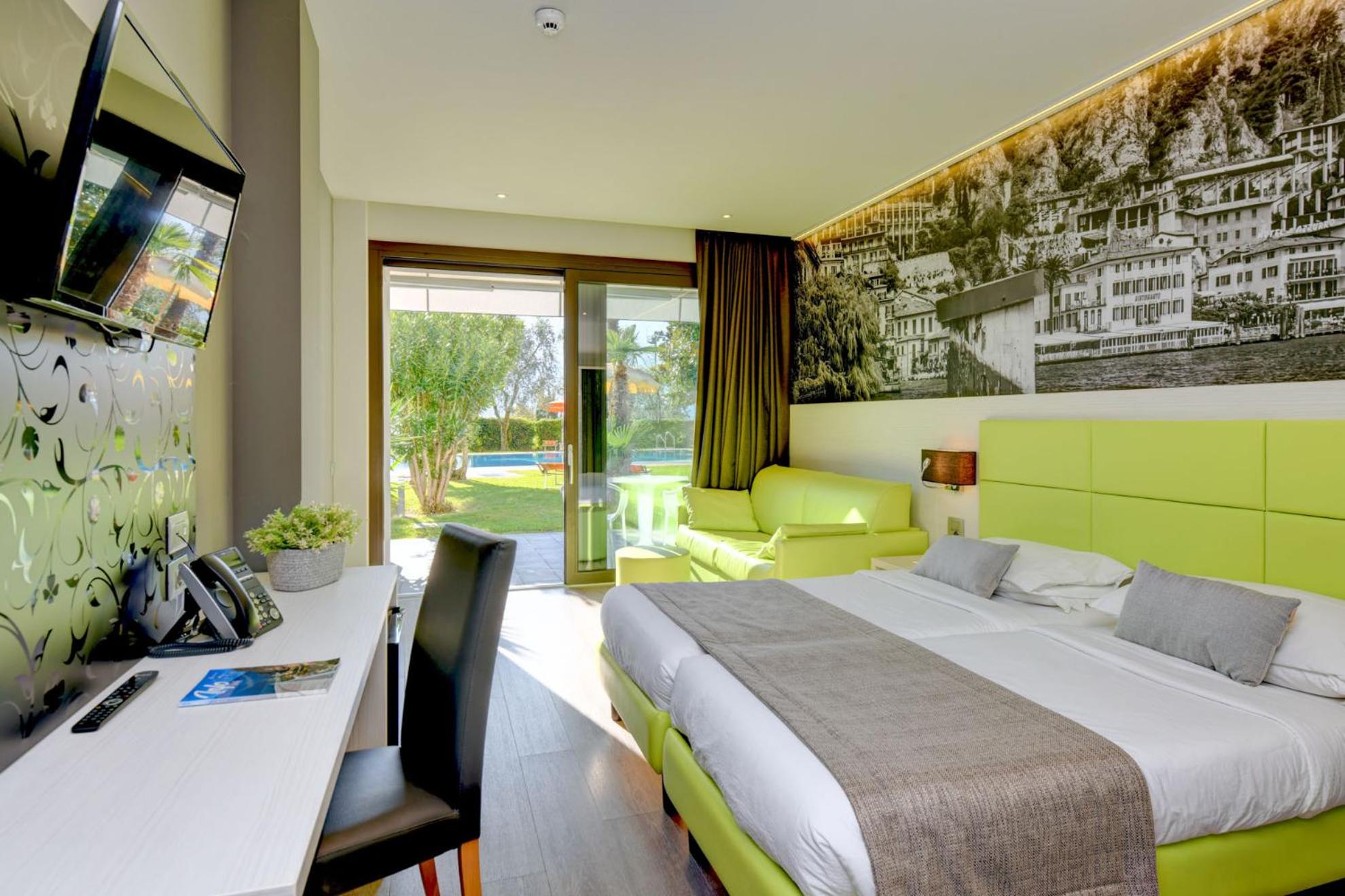 Comfort Twin Room with Pool View