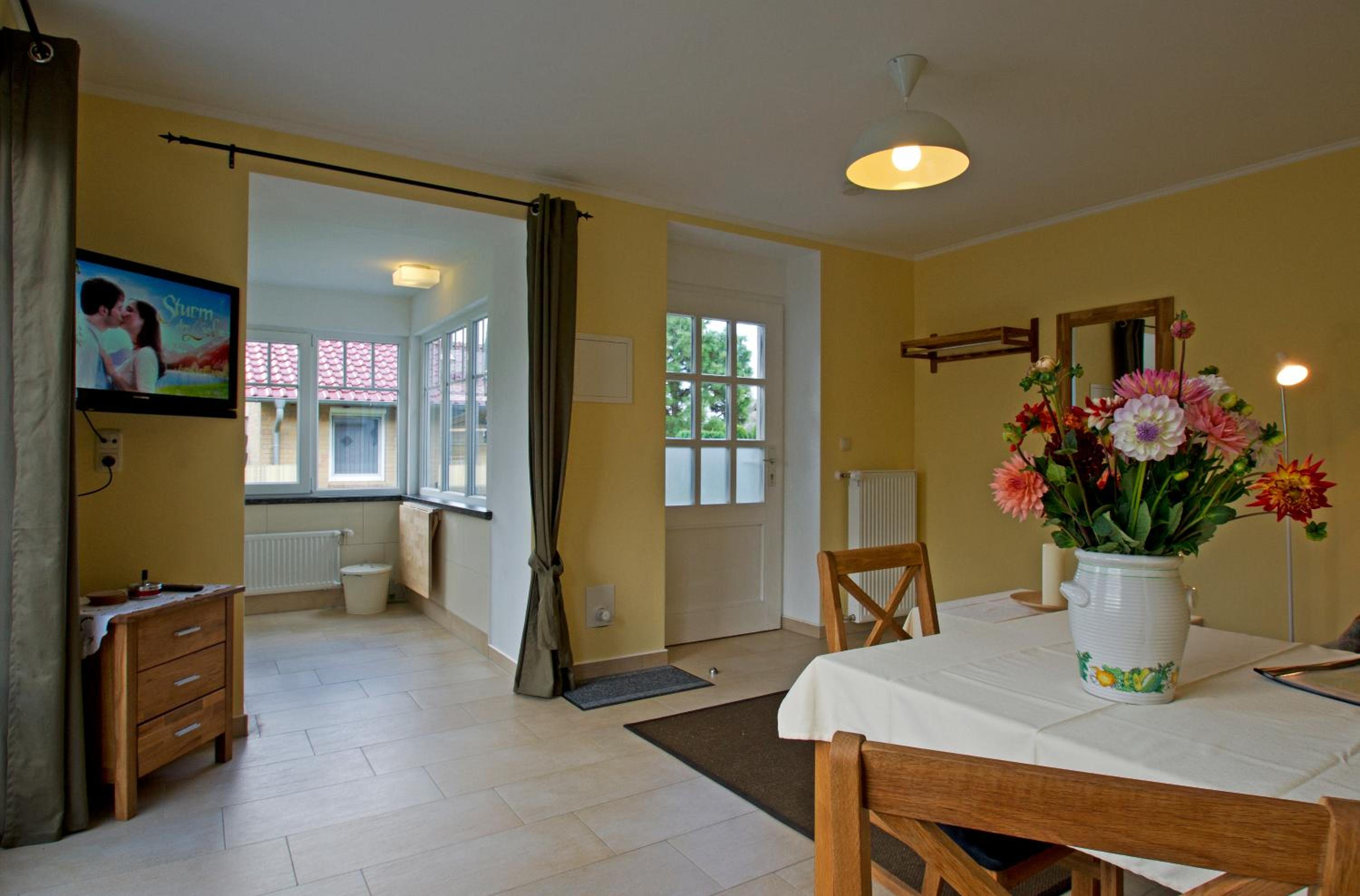 One-Bedroom Apartment with Terrace photo 3